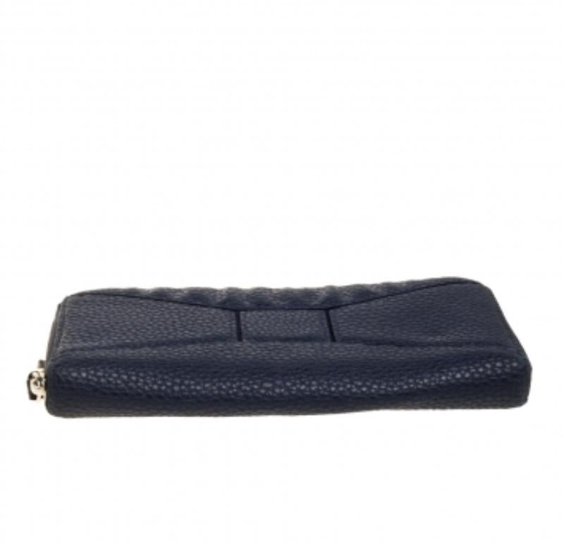 Kate Spade Navy Blue Leather Zip Around Wallet In Fair Condition For Sale In Dubai, Al Qouz 2