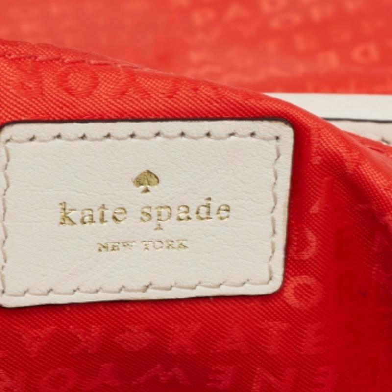 Kate Spade Astor Court Naomi Umhängetasche aus cremefarbenem weißem Leder (Weiß) im Angebot