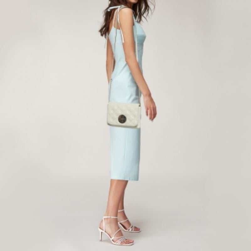 Kate Spade Astor Court Naomi Umhängetasche aus cremefarbenem weißem Leder im Zustand „Relativ gut“ im Angebot in Dubai, Al Qouz 2