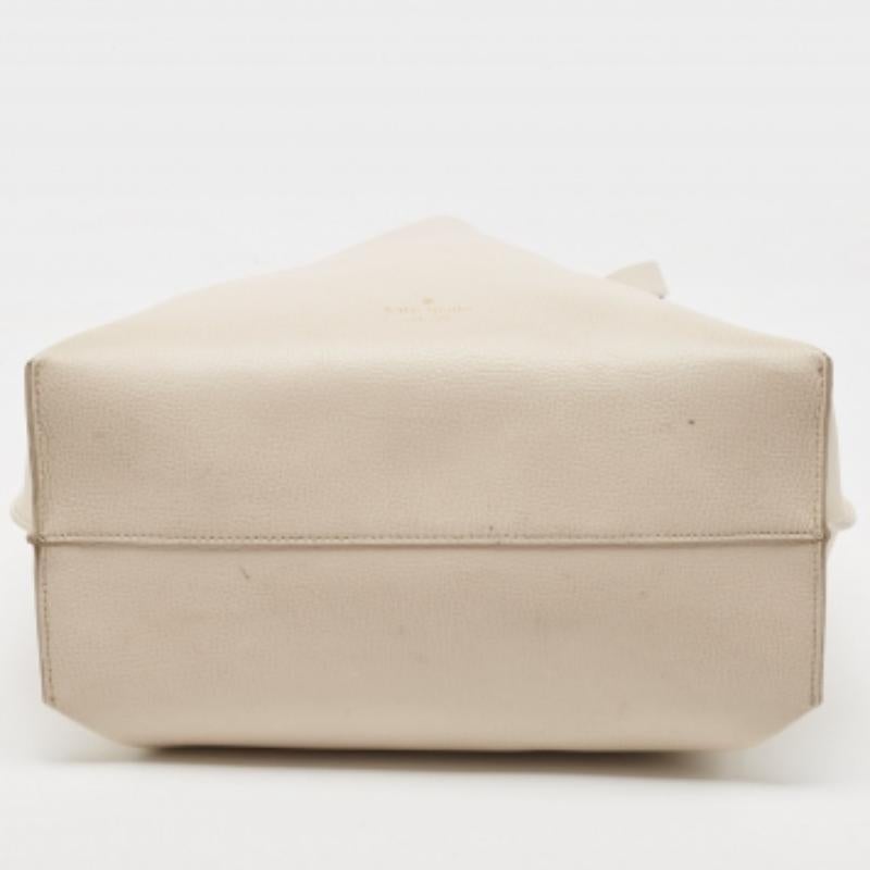 Kate Spade Foster Court Tasha Tote aus cremefarbenem Leder in Off-white im Angebot 1