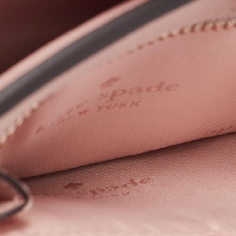 Portafoglio bifold in pelle rosa di Kate Spade in vendita 5