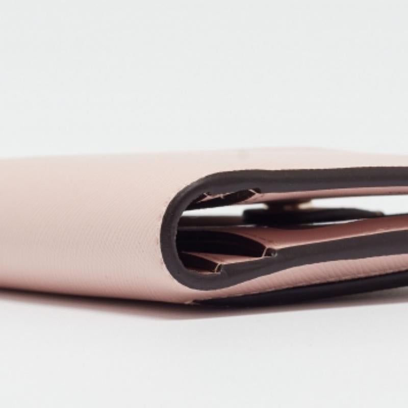 Donna Portafoglio bifold in pelle rosa di Kate Spade in vendita