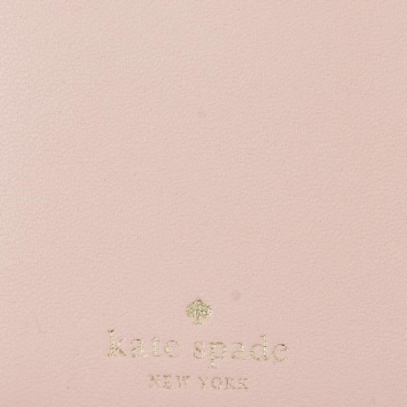 Portafoglio bifold in pelle rosa di Kate Spade in vendita 2