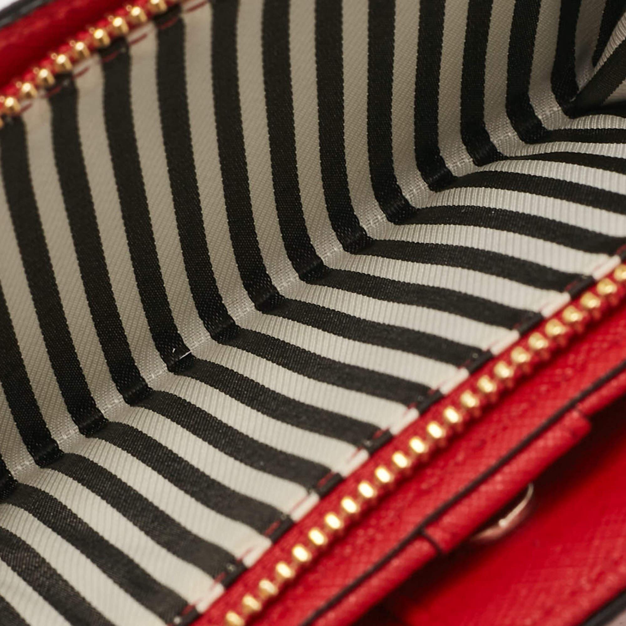Kate Spade Red Leather French Wallet In New Condition In Dubai, Al Qouz 2