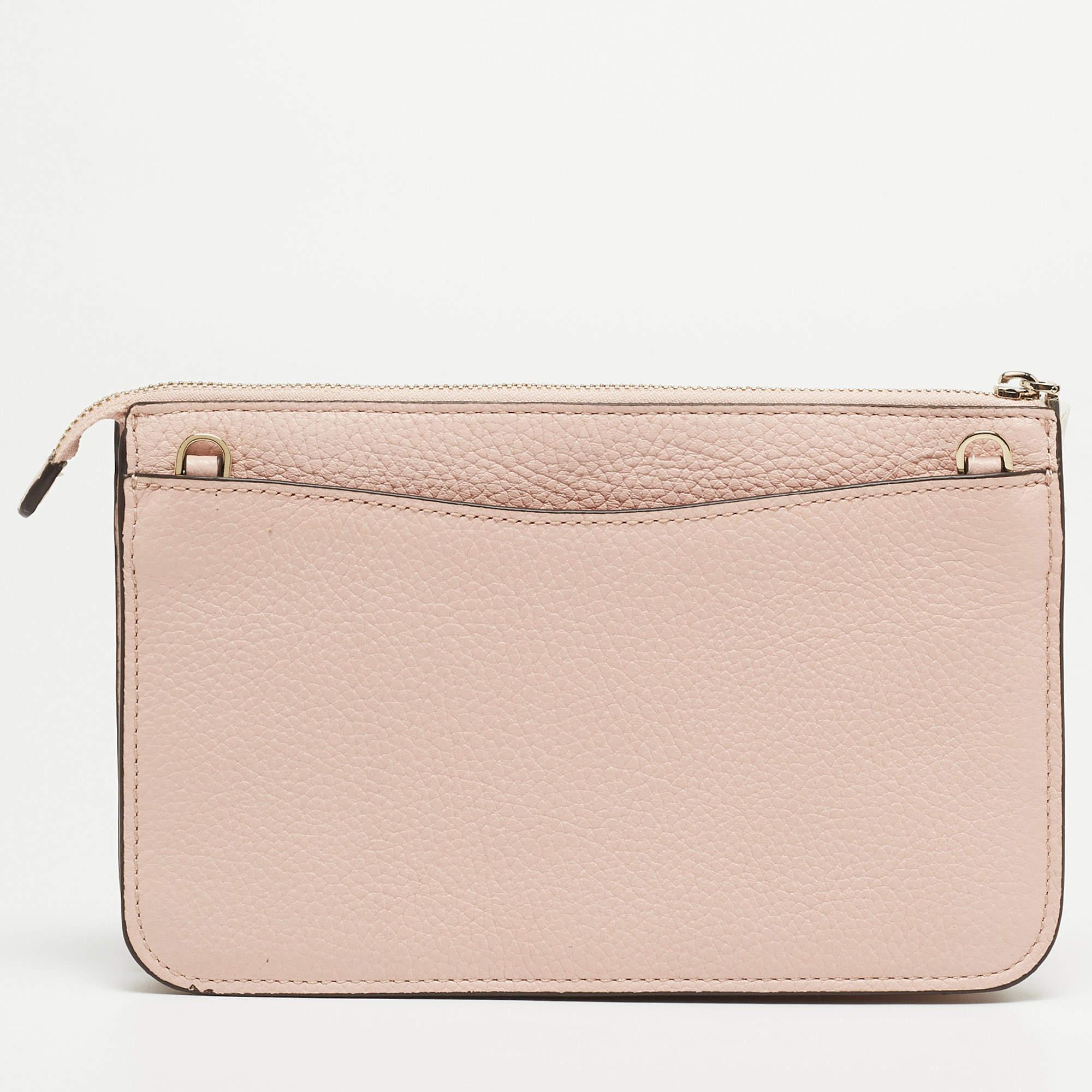 Designed to last, this beautiful crossbody bag is a smart buy. Comfortable and easy to carry, this handy creation comes with an interior lined to keep your essentials organized and safe.

Includes: Price Tag, Detachable Strap

