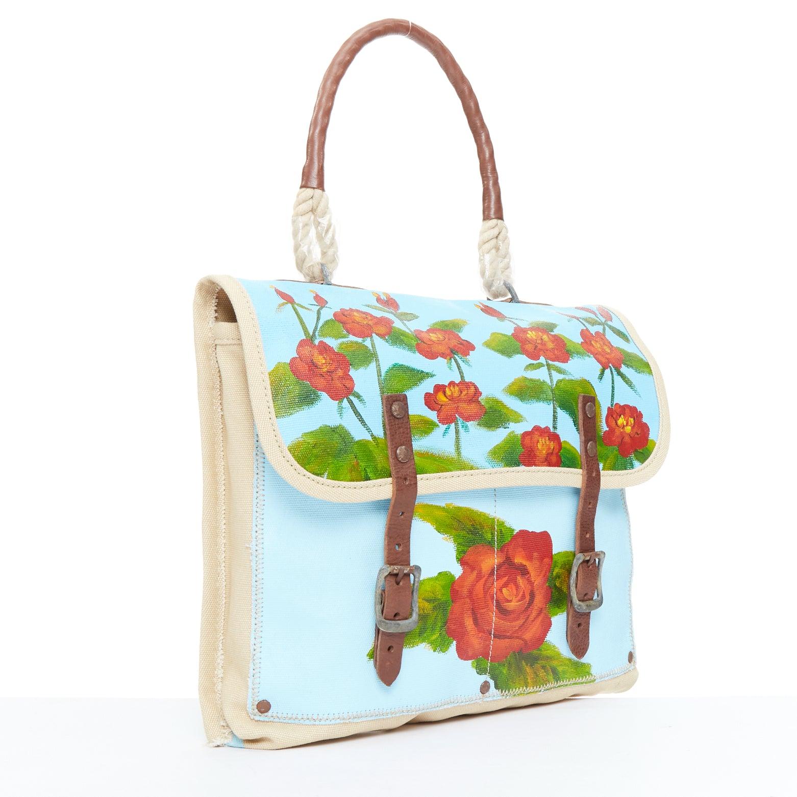Gris KATE SPADE WWII Sac fourre-tout en cuir peint à la main et imprimé de roses bleues et rouges en vente