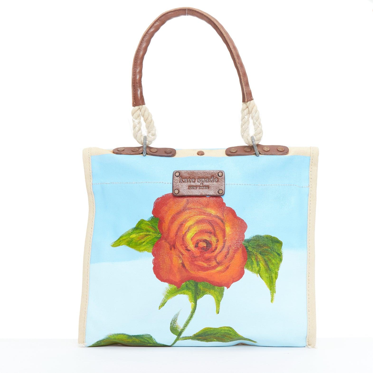 KATE SPADE WWII Sac fourre-tout en cuir peint à la main et imprimé de roses bleues et rouges Pour femmes en vente