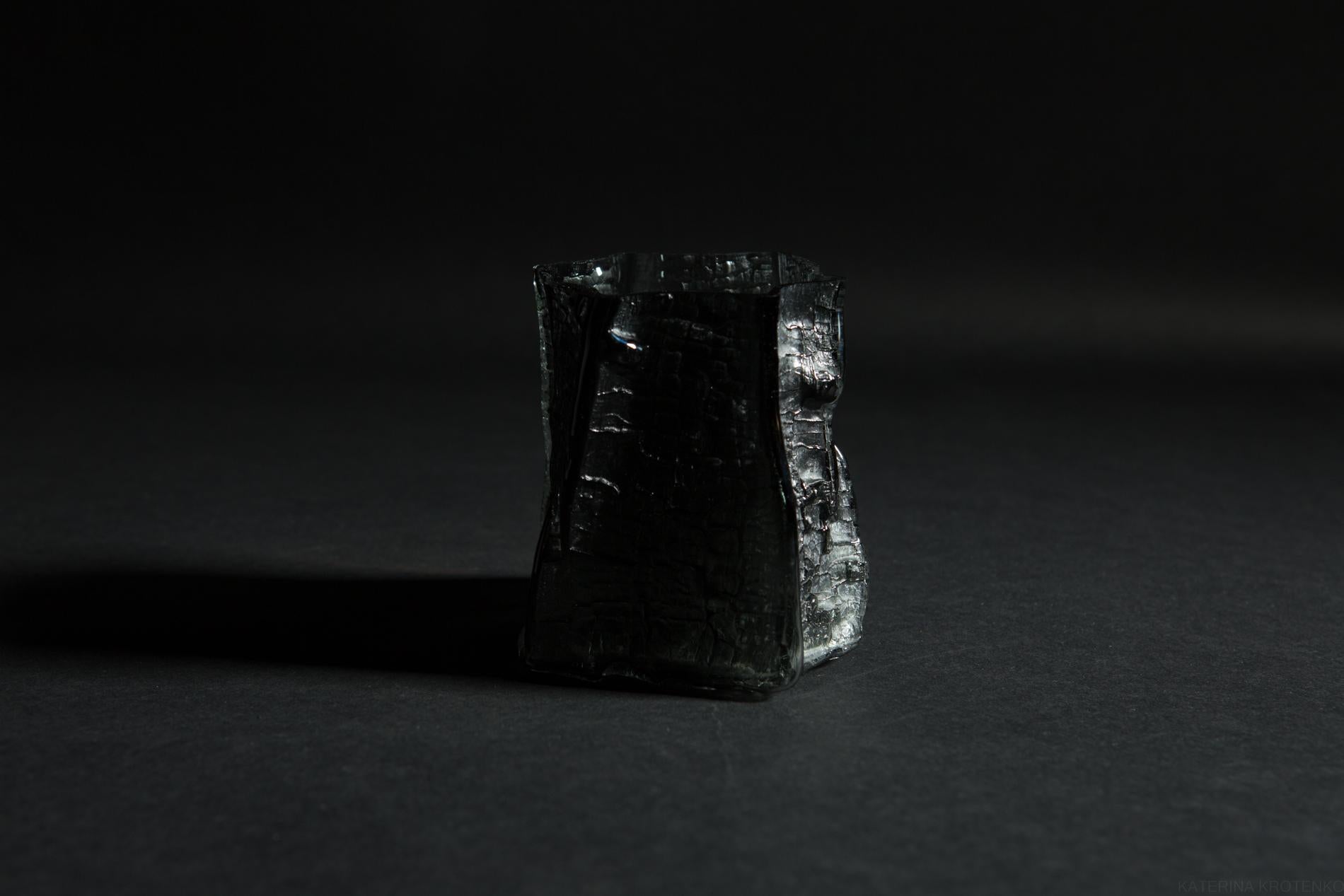 Shaped by fire / Drago — a pair of miniature glass vessels - Minimalist Sculpture by Katerina Krotenko