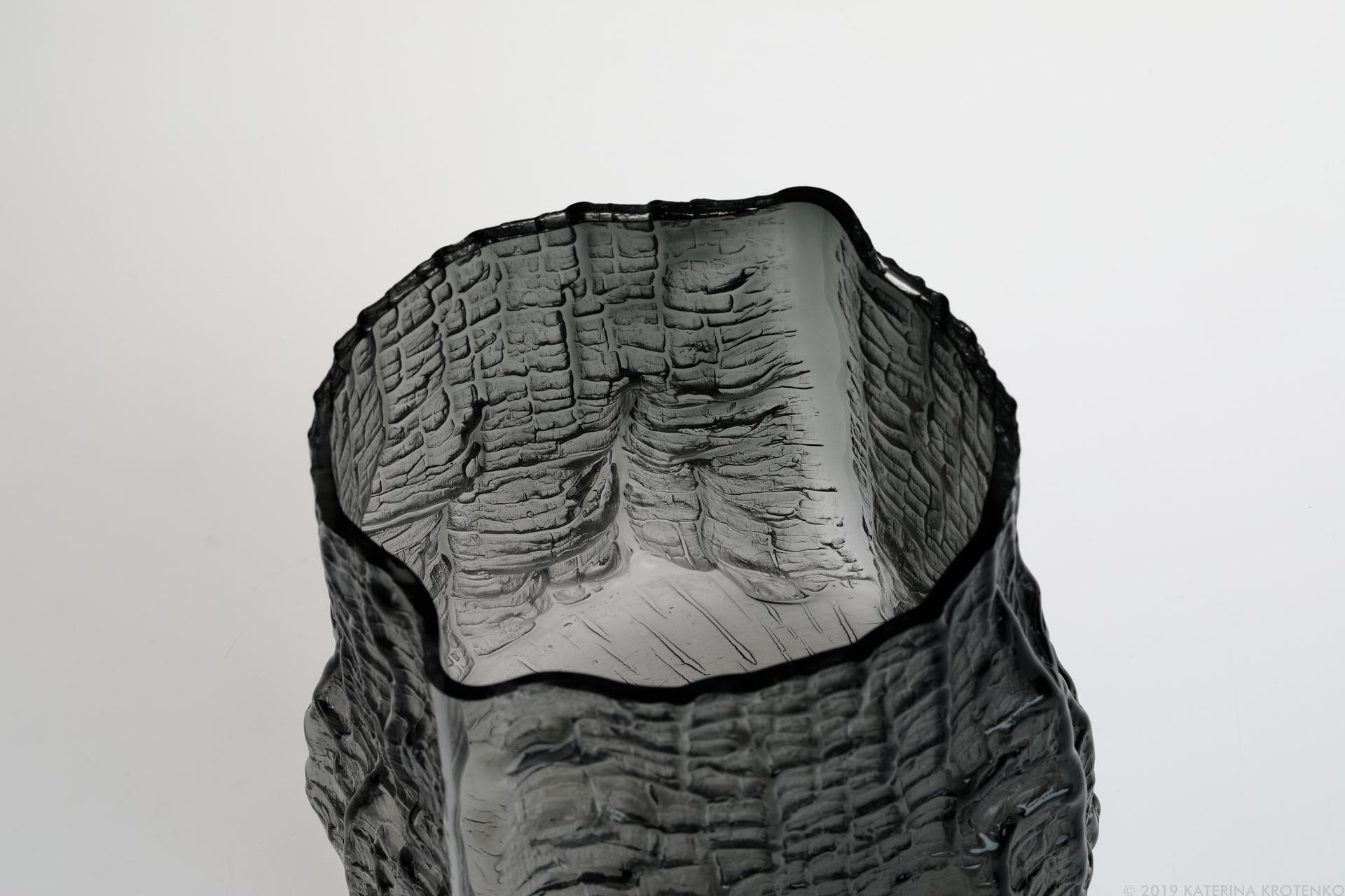 Shaped by fire — sculptural glass vase, volume IV, smoky dark grey - Sculpture by Katerina Krotenko