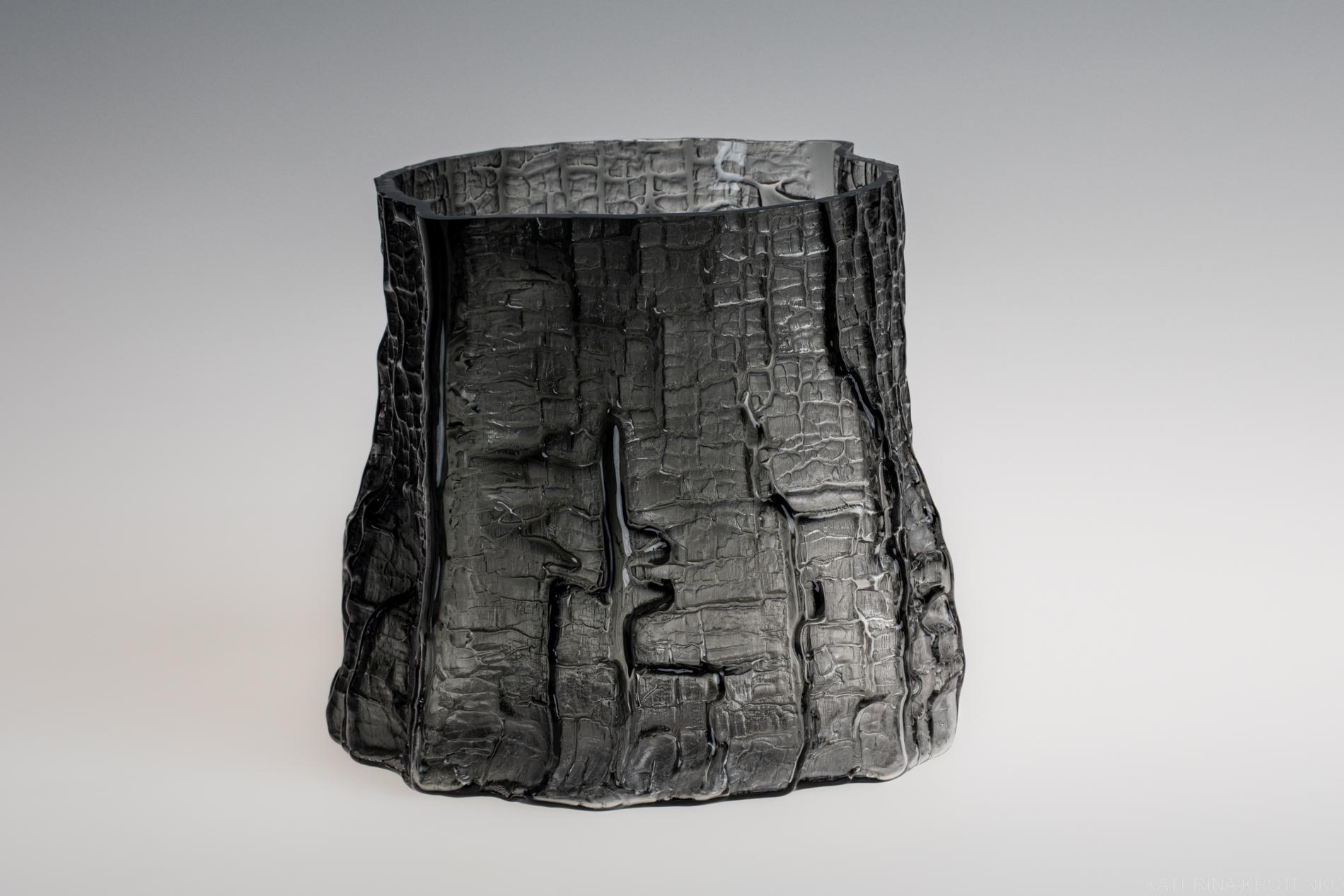 Shaped by fire — sculptural glass vase, volume IV, smoky dark grey - Gray Still-Life Sculpture by Katerina Krotenko