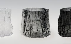 Shaped by fire - vase sculptural en verre, gris clair fumé