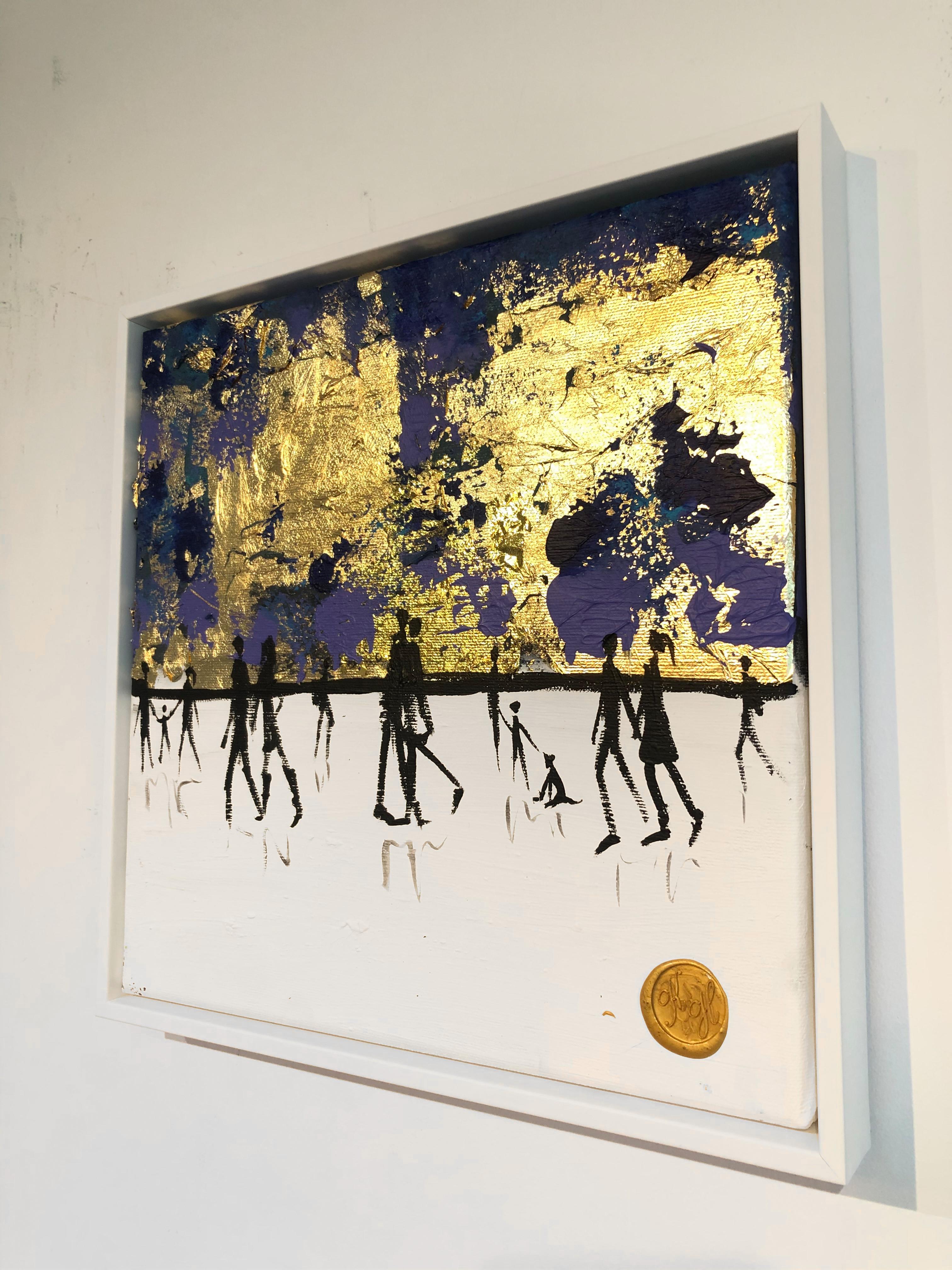 Un beso de buenas noches - Cuadro familiar abstracto contemporáneo en pan de oro en venta 3