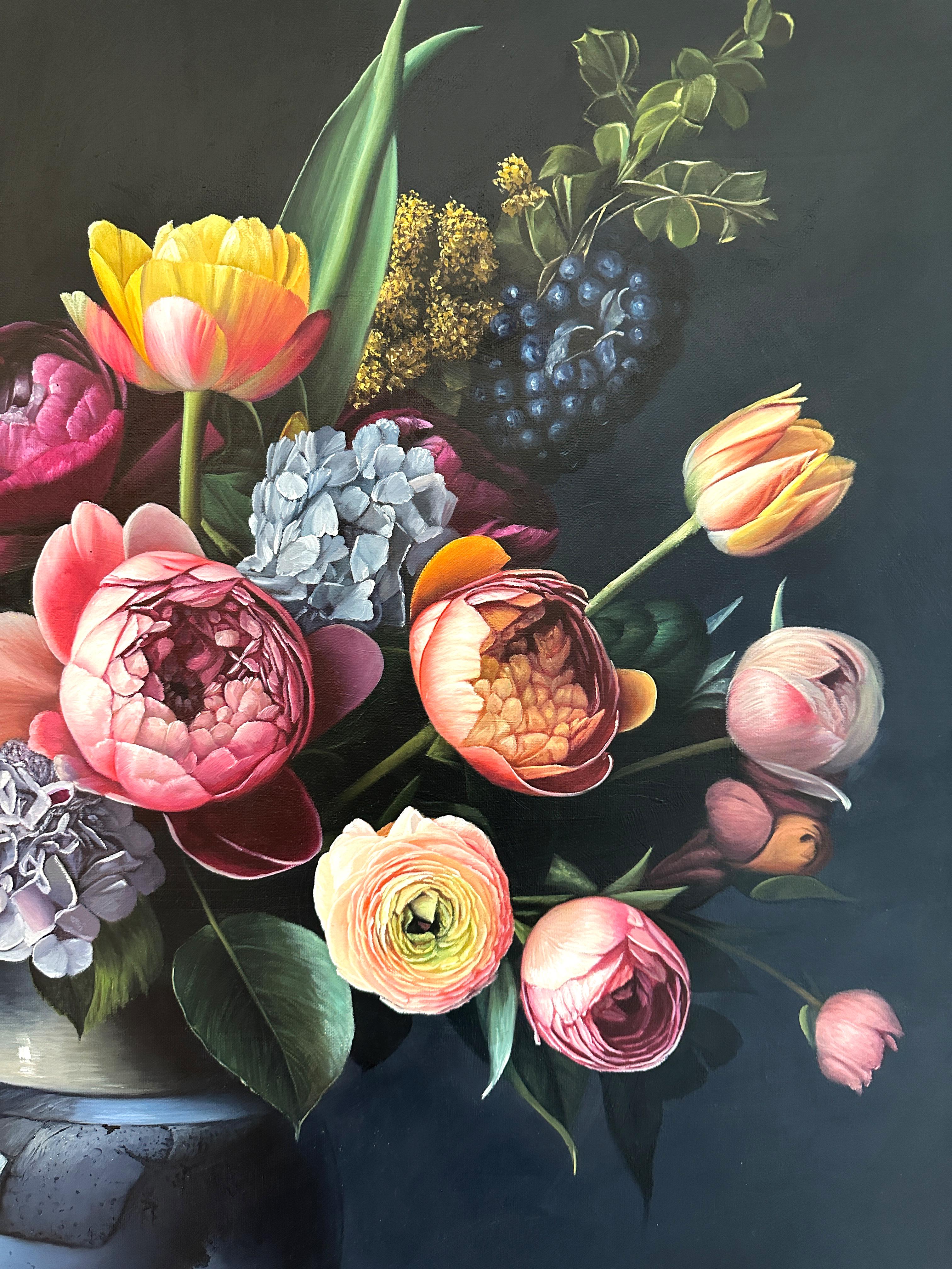 Si tratta di un bellissimo dipinto a olio che raffigura una serie di fiori in un vaso su uno sfondo scuro.
Ricordando i dipinti dei vecchi maestri, questo è un dipinto nuovo di zecca pieno di eleganza e senza tempo.
I dipinti botanici di Katharina