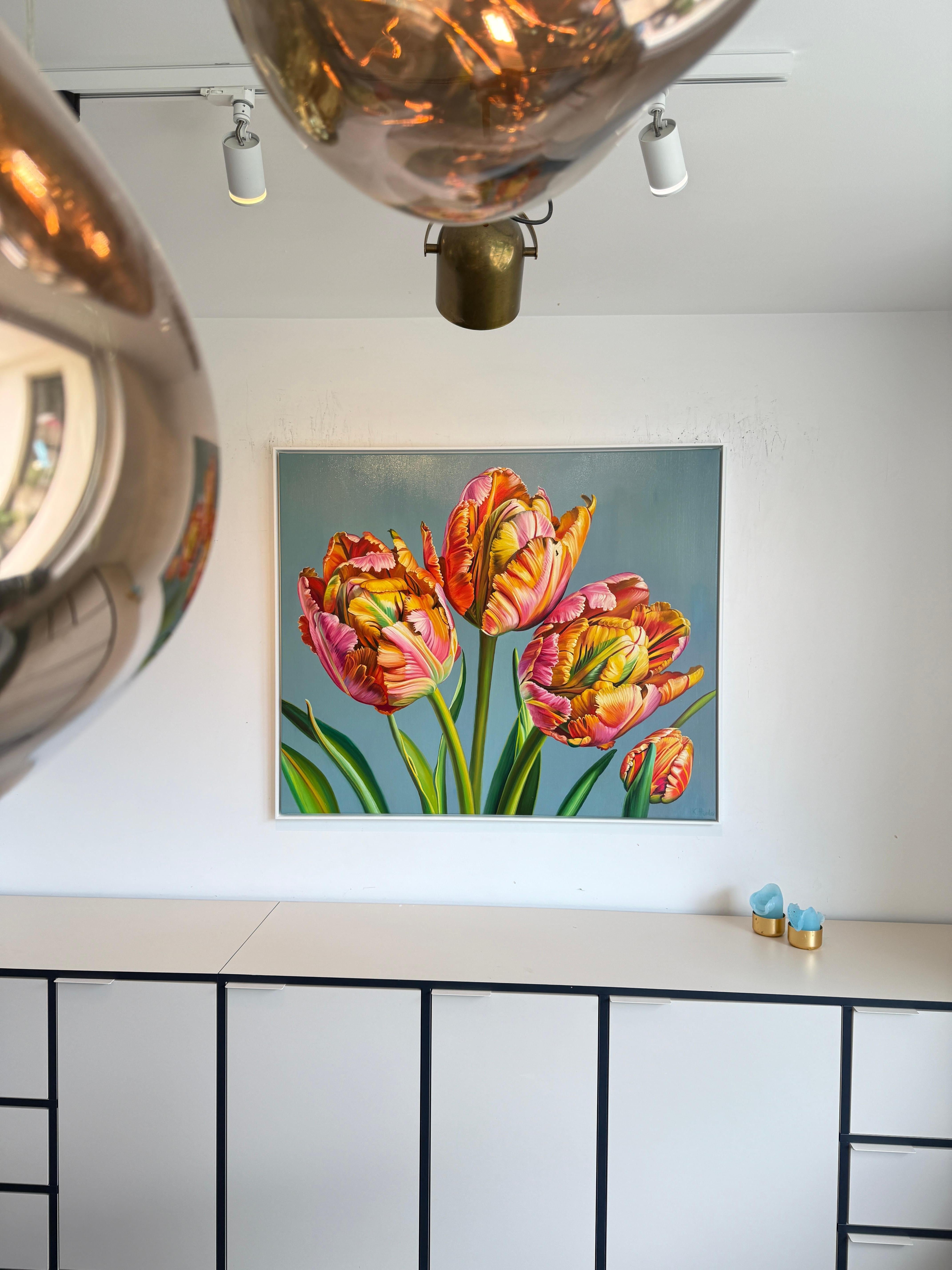 Il s'agit d'une belle peinture à l'huile représentant un ensemble de fleurs dans un vase sur un fond sombre.
Rappelant les tableaux de maîtres anciens, il s'agit d'une toute nouvelle peinture pleine d'élégance et intemporelle.
Les peintures