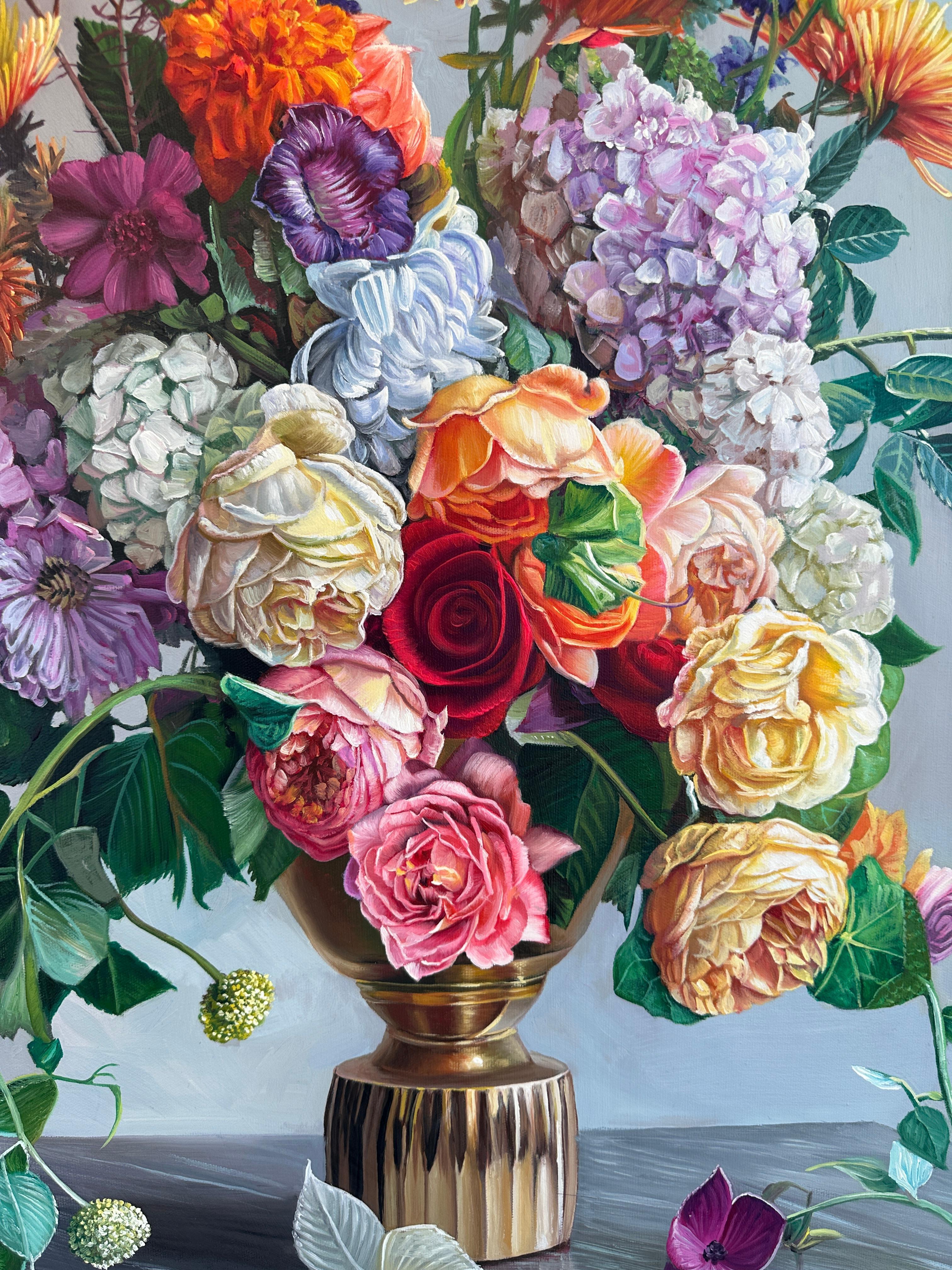 Se trata de un hermoso óleo de un conjunto de flores en un jarrón frente a un fondo oscuro.
Nos recuerda a los cuadros de los antiguos maestros, pero es un cuadro totalmente nuevo, lleno de elegancia e intemporalidad.
Las pinturas botánicas de