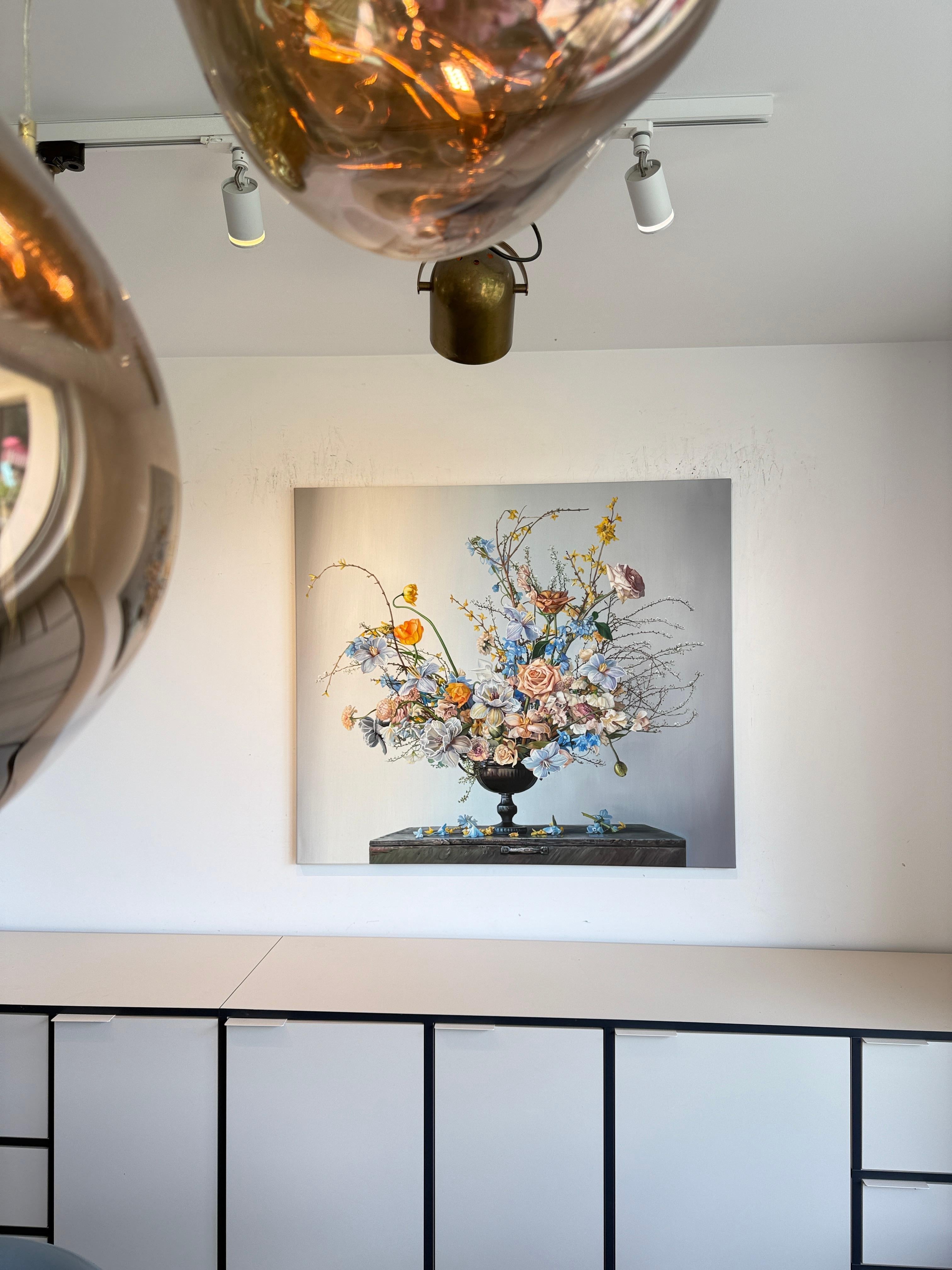 This is a beautiful oil painting of an array of flowers in a vase in front of a dark background.
Reminding us of old master paintings, this is a brand new painting full elegance and timeless elegance.
The botanical paintings by Katharina Husslein