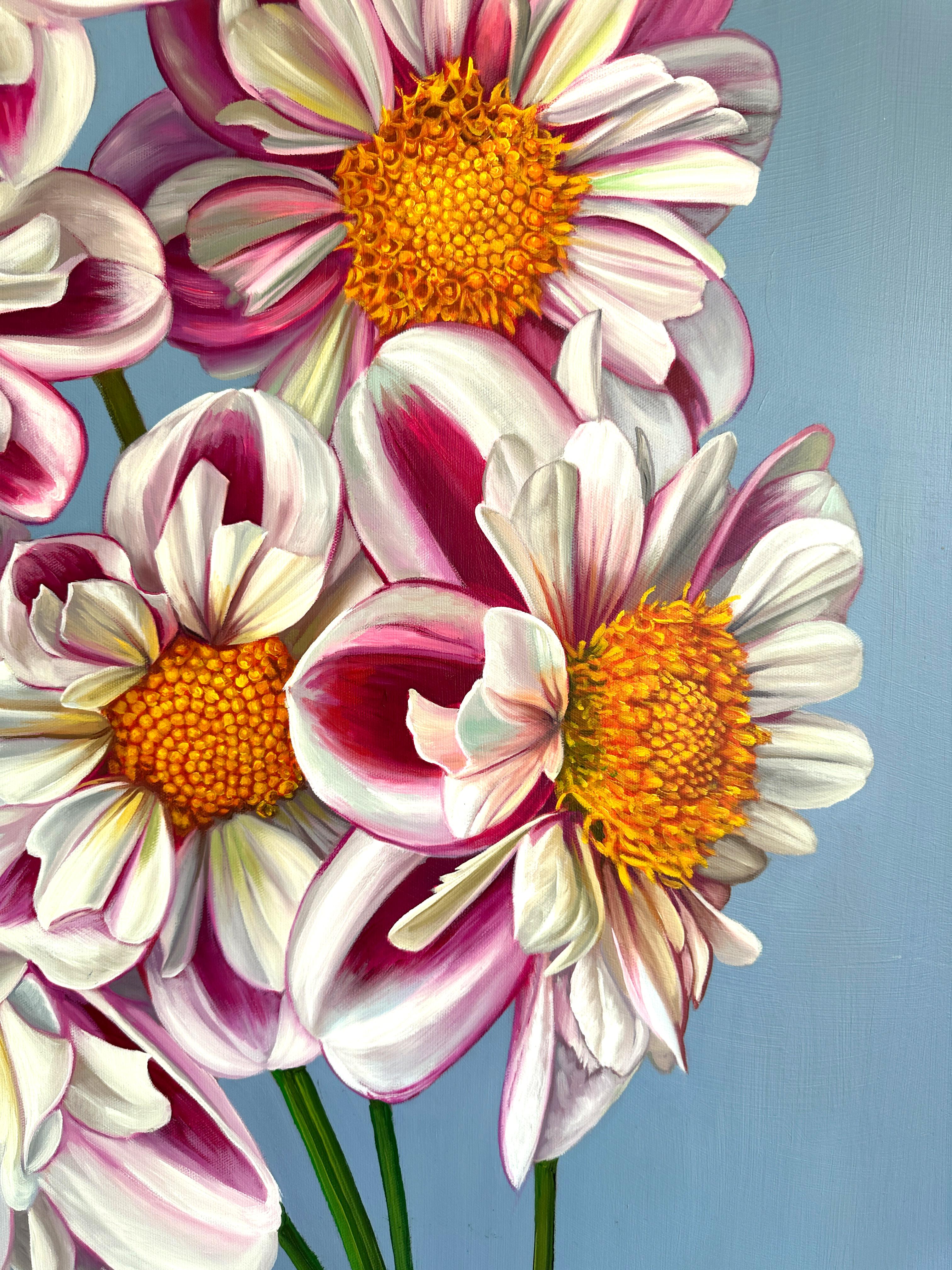 Il s'agit d'une belle peinture à l'huile représentant un ensemble de fleurs dans un vase devant un fond sombre.
Rappelant les tableaux de maîtres anciens, il s'agit d'une toute nouvelle peinture pleine d'élégance et intemporelle.
Les peintures