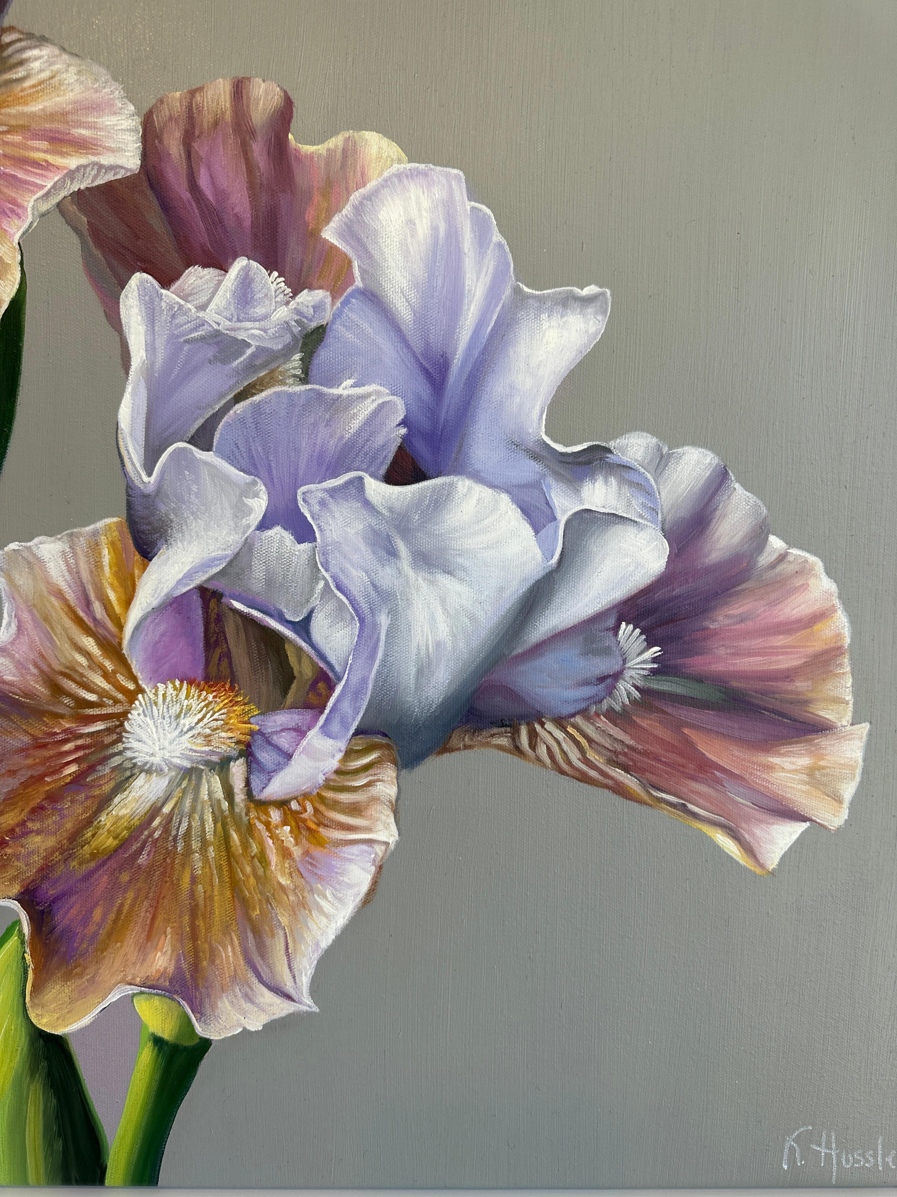 The Kiss you left –  K.Husslein Hyperrealistisches Blumenstillleben (Braun), Landscape Painting, von Katharina Husslein