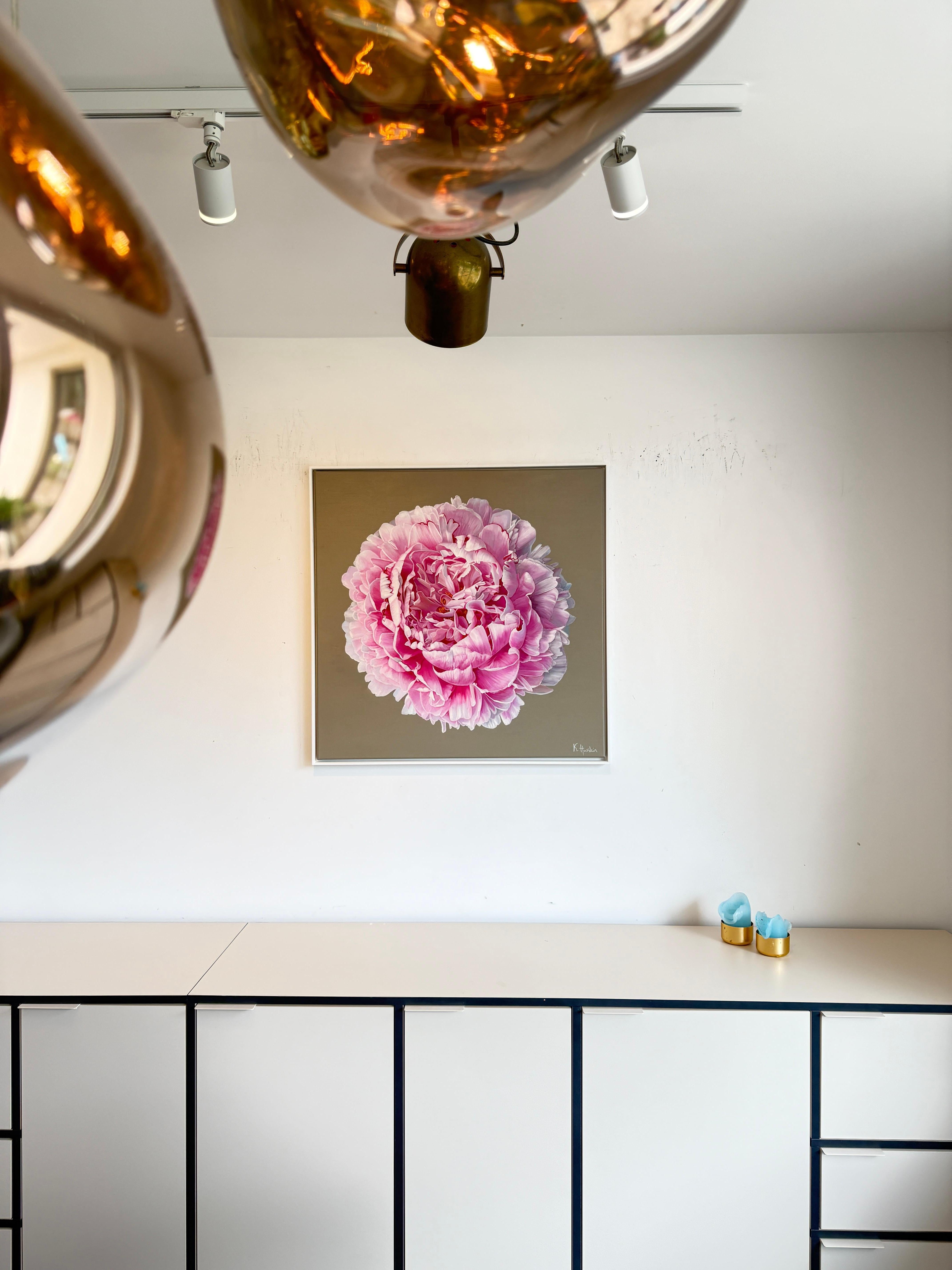 Il s'agit d'une belle peinture à l'huile représentant un ensemble de fleurs dans un vase sur un fond sombre.
Rappelant les tableaux de maîtres anciens, il s'agit d'une toute nouvelle peinture pleine d'élégance et intemporelle.
Les peintures