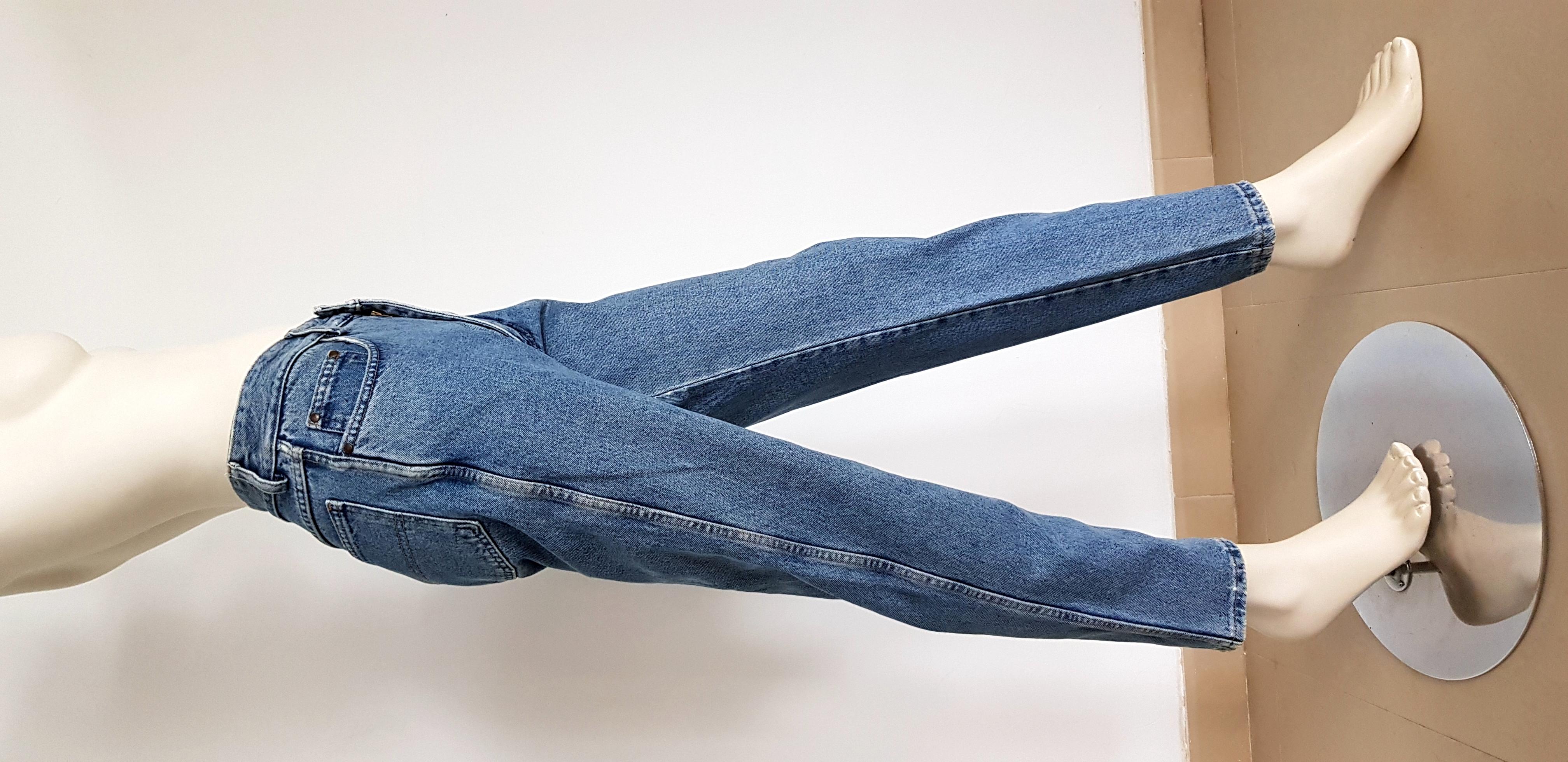 Katharine HAMNETT Jeans - Unworn, New.

SIZE: equivalent to about Small / Medium, please review approx measurements as follows in cm. 
PANTS: lenght 98, inseam length 71, waist circumference 72, hip circumference 99, leg hem circumference 30. 
TO
