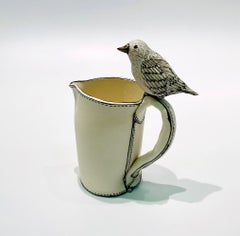 „Bird on a Jug II“ Porzellan-Skulptur:: schwarz-weiß gebeizte Keramik – Pop Art