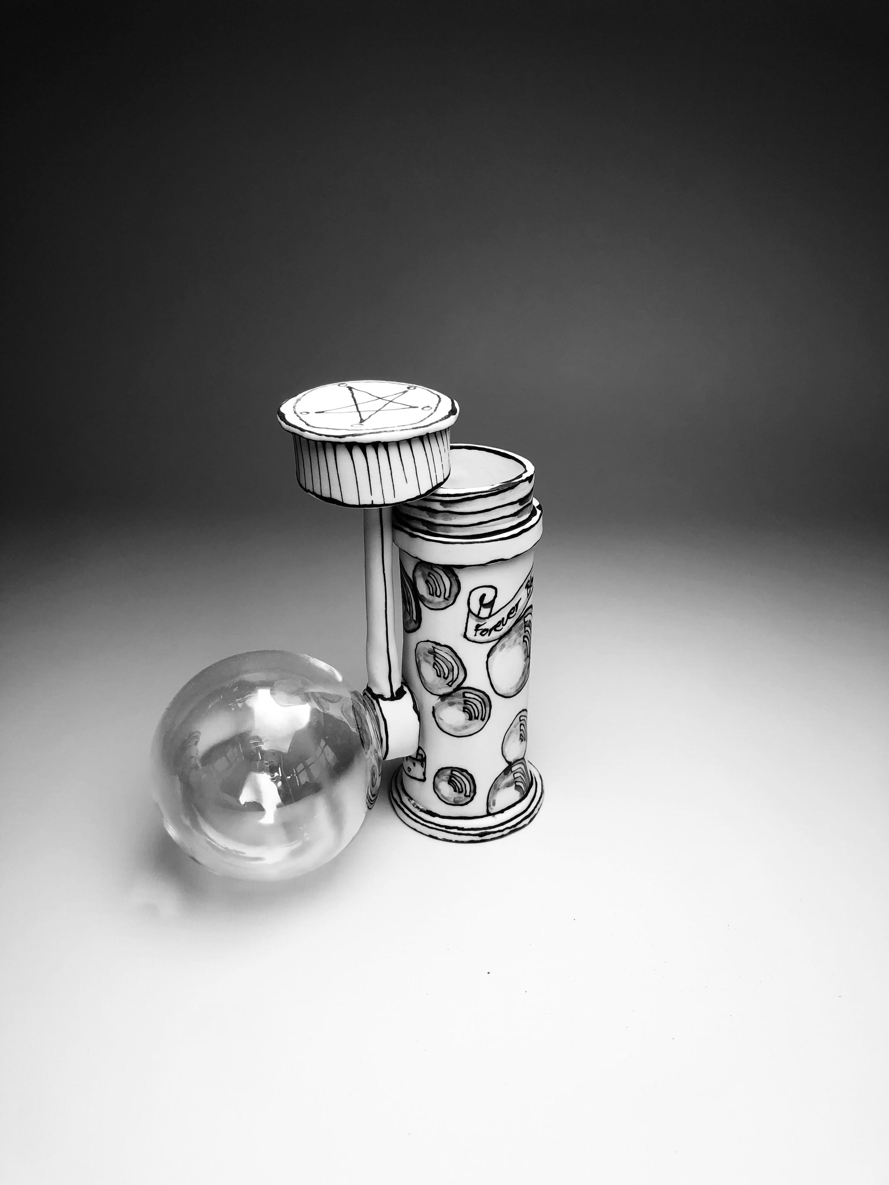 Burbujas: Escultura surrealista pop de cerámica de porcelana en blanco y negro, vidrio soplado a mano 3