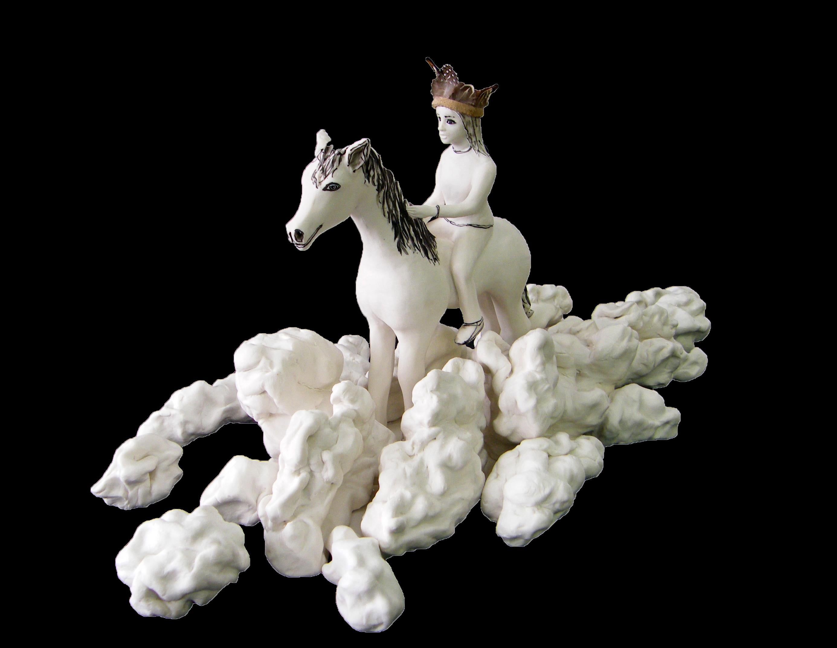 « Fille aux nuages », sculpture en céramique d'une femme chevauchant un cheval - Contemporain Sculpture par Katharine Morling