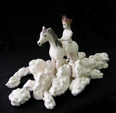"Ragazza tra le nuvole", scultura in porcellana di donna a cavallo