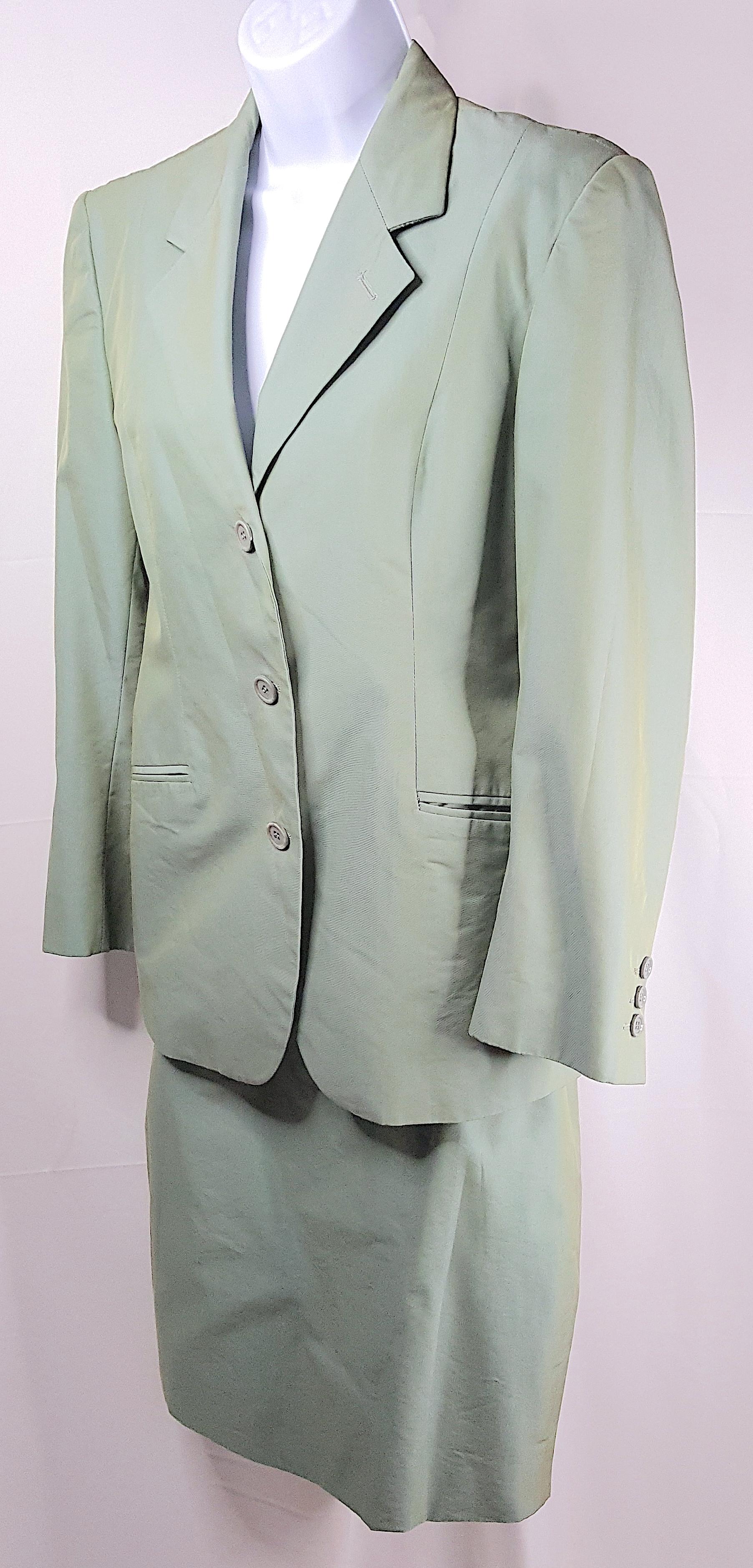 1991 RunwayLook1 KatharineHamnett Combinaison jupe ajustée à col feutré vert irisé Unisexe en vente