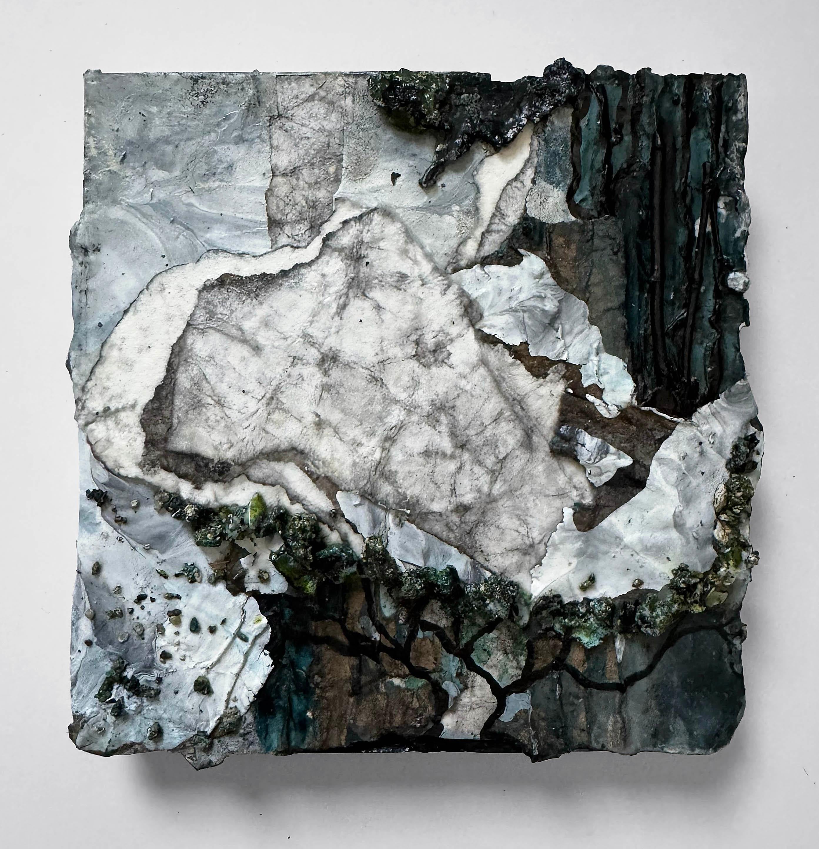 Abstract Painting di Katherine Filice - Common Ground (No. 8) piccolo quadro contemporaneo con texture verde e blu