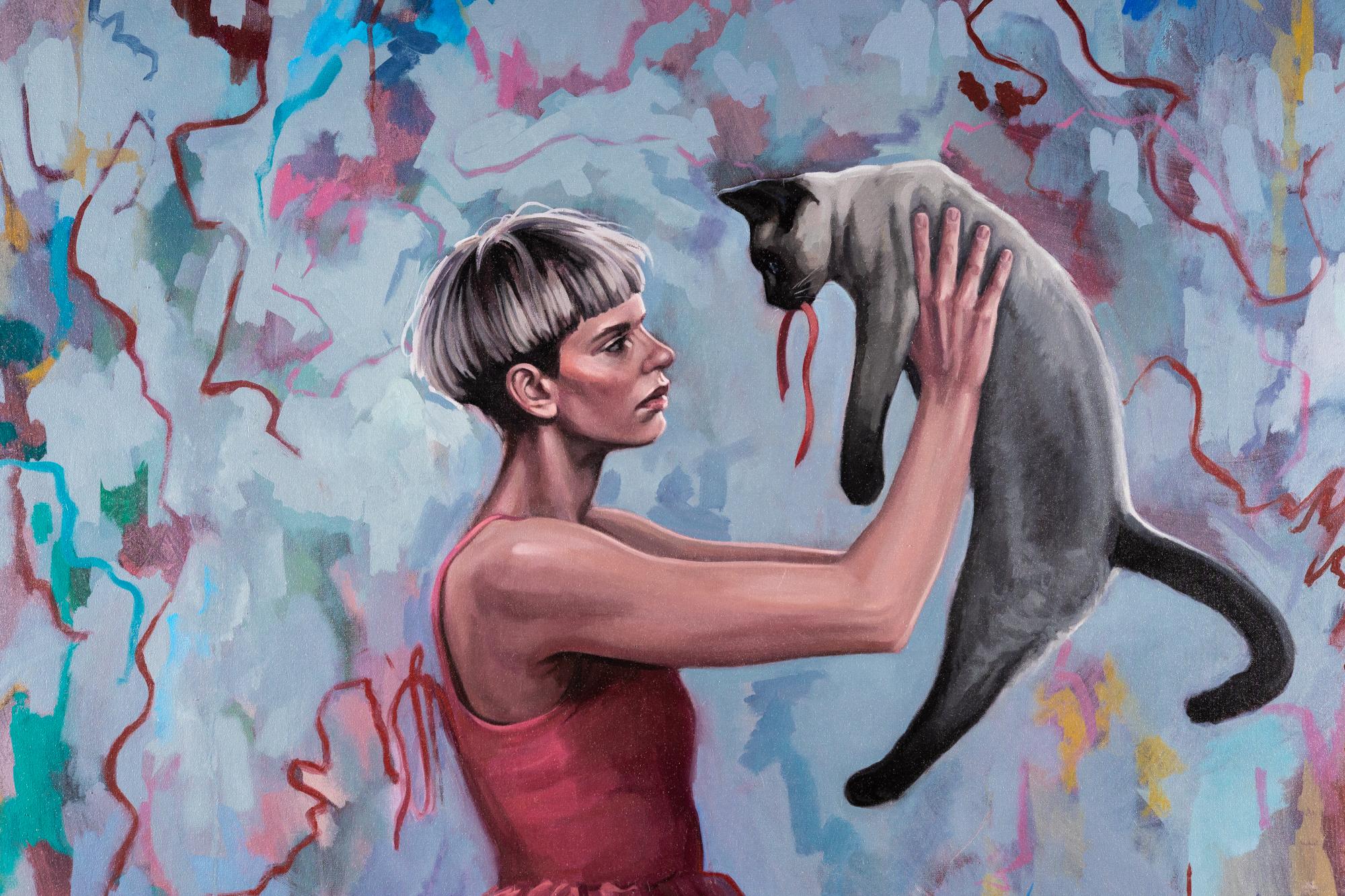 « The Gift », figure féminine tenant un chat, fond abstrait, huile sur toile - Contemporain Painting par Katherine Fraser