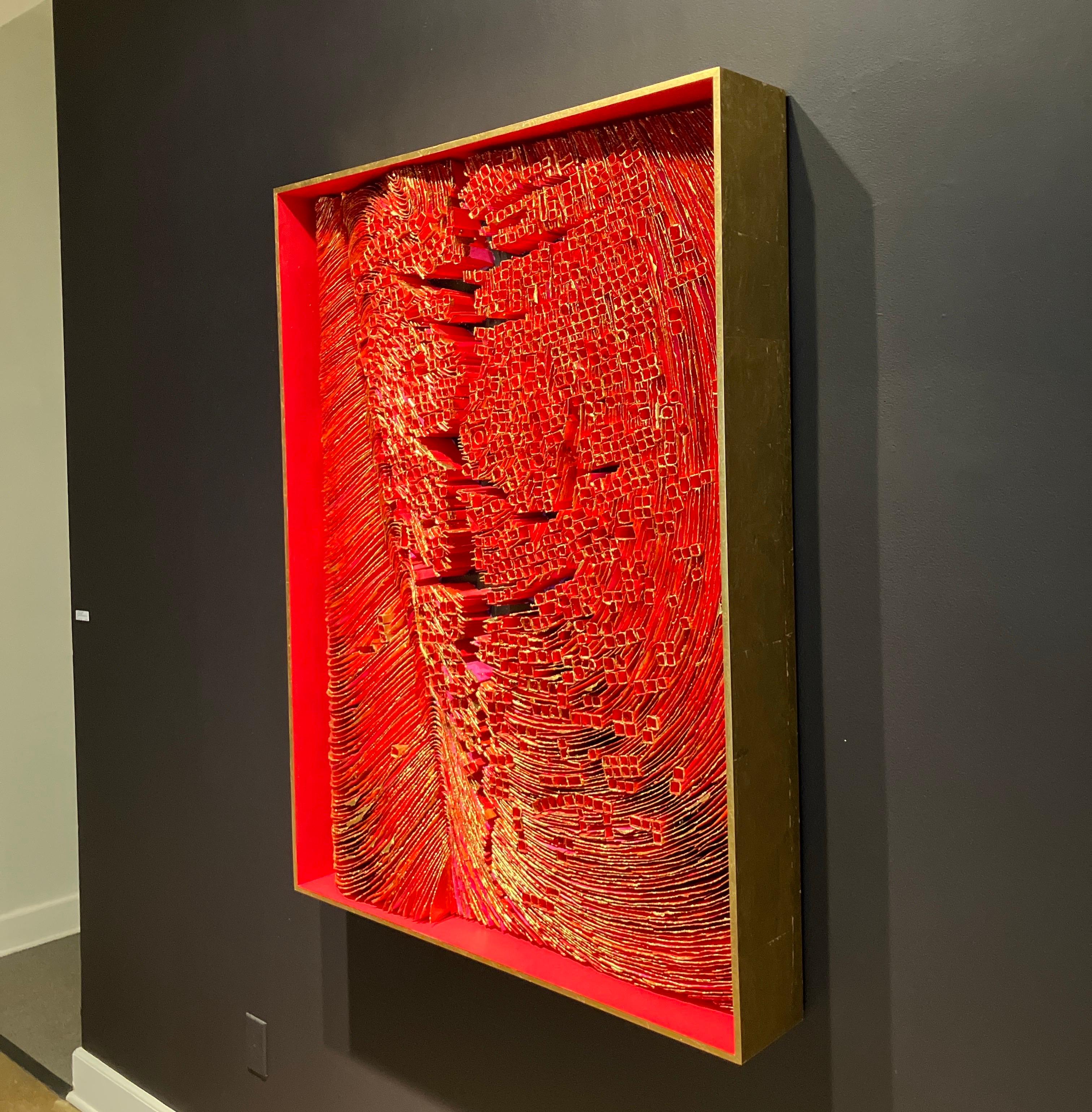 Escultura Contemporánea de Técnica Mixta, Enmarcada Papel Hand Made con Pan de Oro

Glover no empezó su carrera como artista. Tras obtener un MBA en la Harvard Business School, trabajó como consultora internacional en estrategia, mejores prácticas