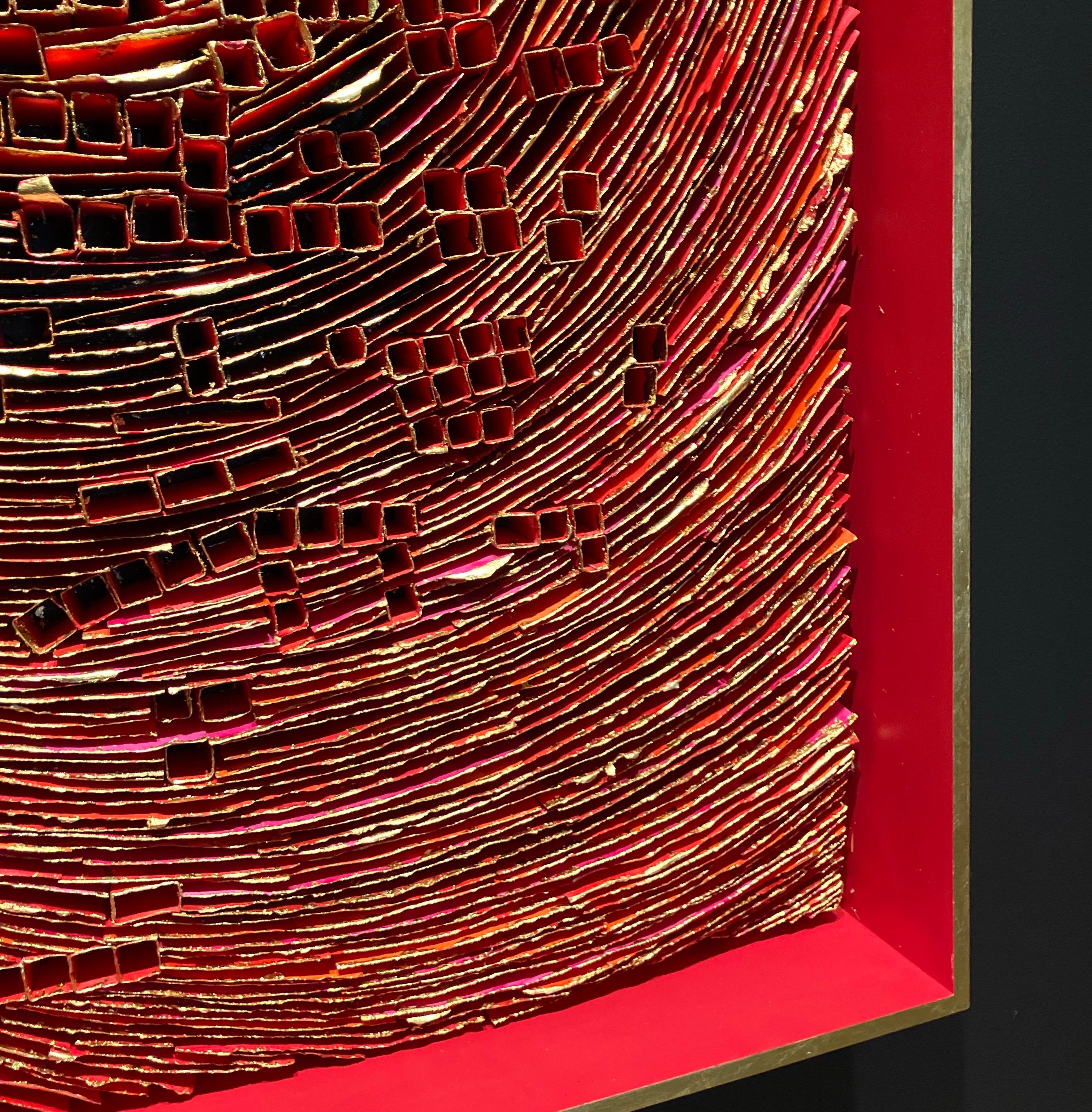 Escultura Contemporánea de Técnica Mixta, Enmarcada Papel Hand Made con Pan de Oro en venta 3