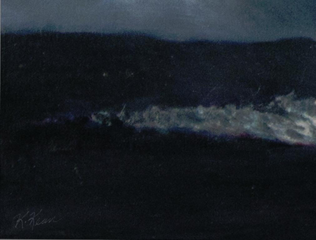 Este óleo original sobre lino, inspirado en un día de aventura y tormenta en la Isla Grande de Hawai, en la playa de Kaimu, bañada por la lava y azotada por las olas, es de 24 x 30 pulgadas, sobre lino envuelto para galería, con bastidores de 2,5 cm
