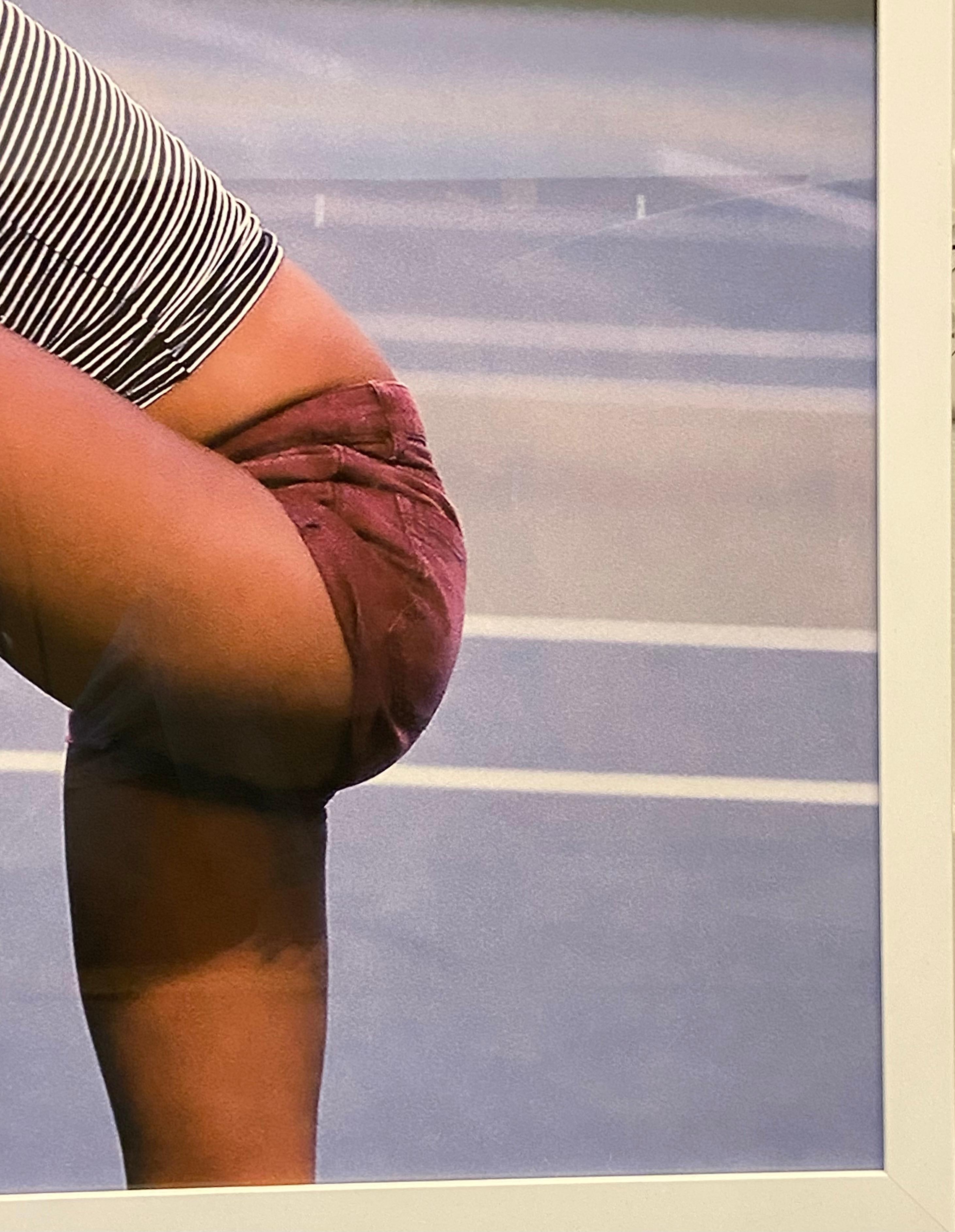 Chiedile come sta: Pensi di rimanere qui per sempre? - Photograph Contemporaneo di Katherine Simone Reynolds