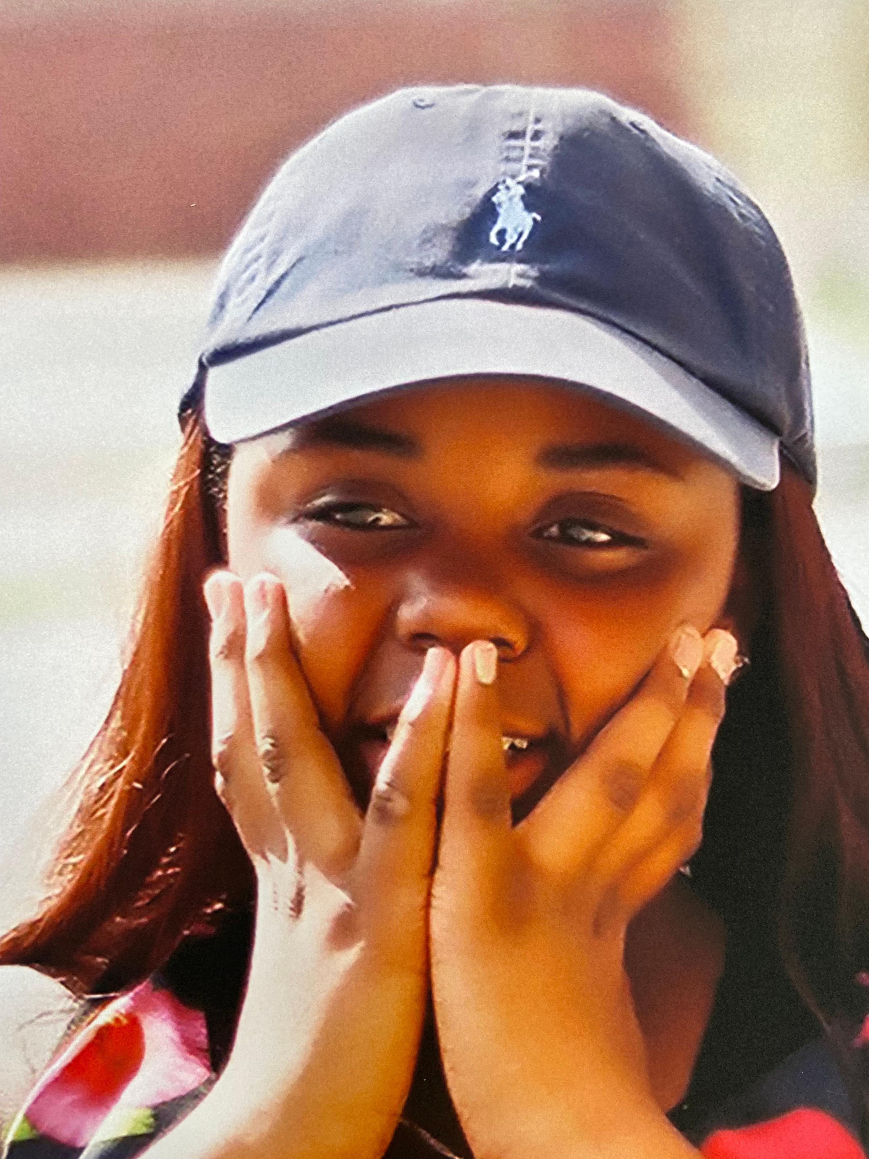 Fragen Sie sie, wie sie tut: Die Emotionen einer jungen Frau (Grau), Portrait Photograph, von Katherine Simone Reynolds