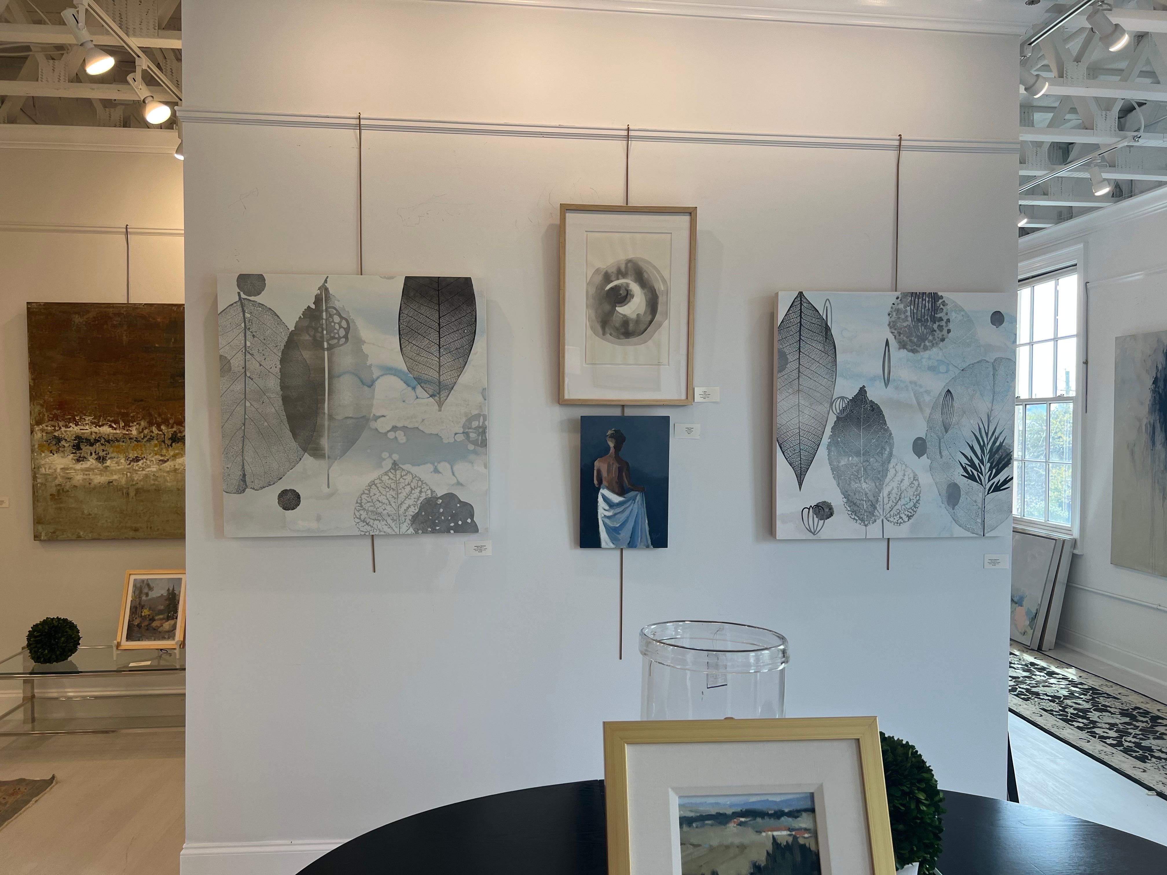 Blue Skies 6 di Katherine Warinner Pittura a tecnica mista su tavola con foglie 1
