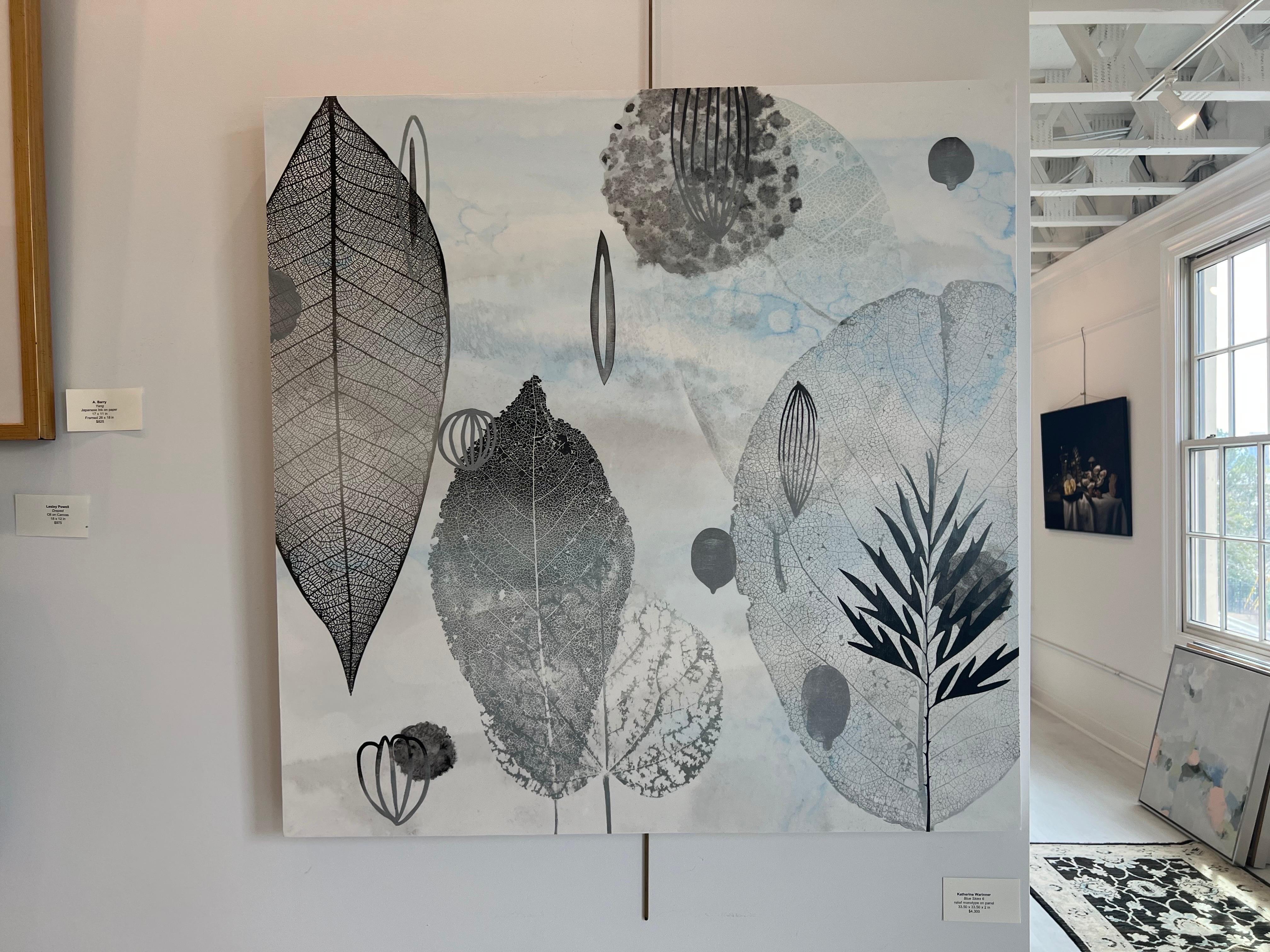 Blue Skies 6 di Katherine Warinner Pittura a tecnica mista su tavola con foglie 3