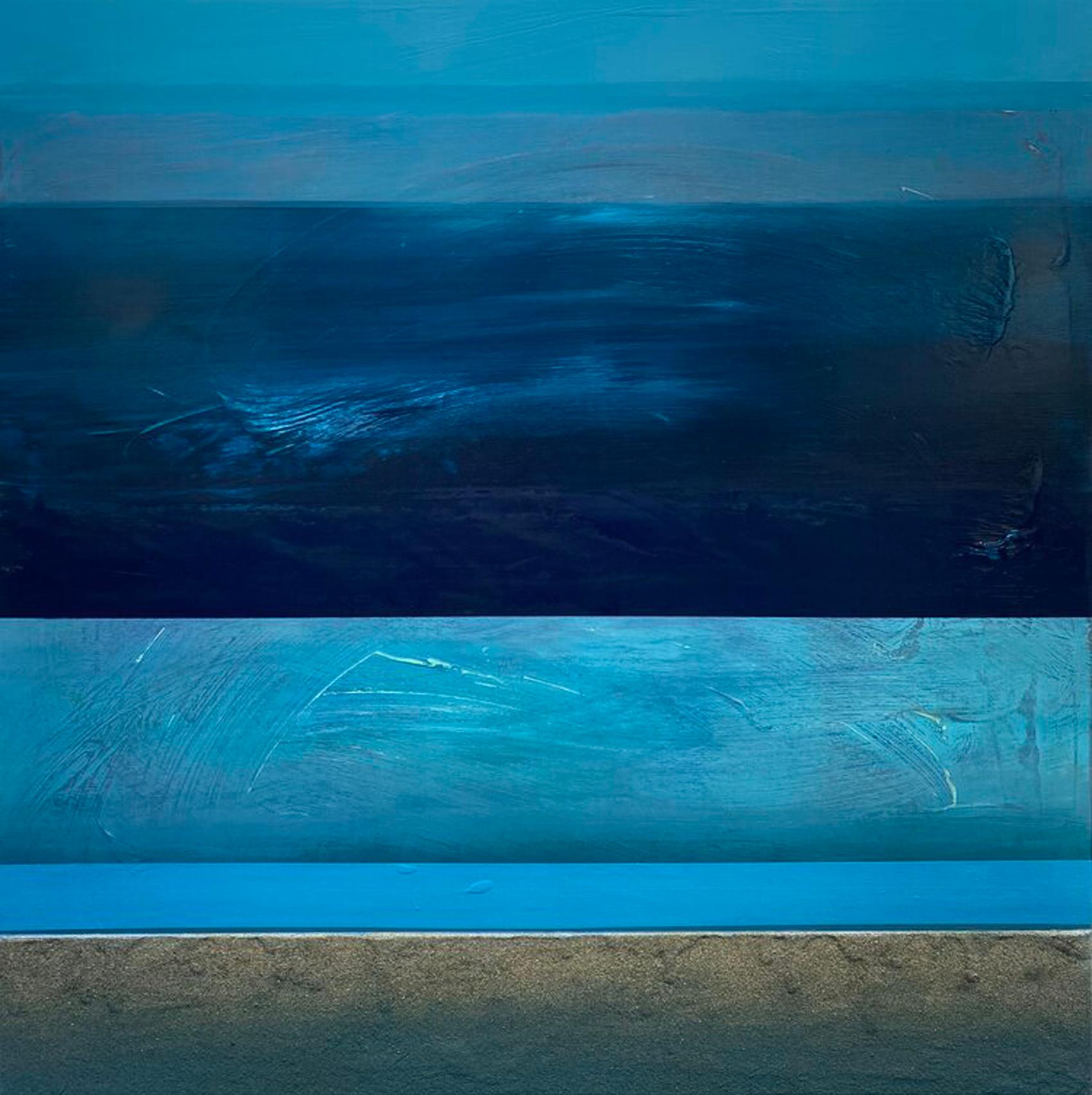Water to Sand" di Katheryn Holt - Paesaggio astratto contemporaneo blu e oro