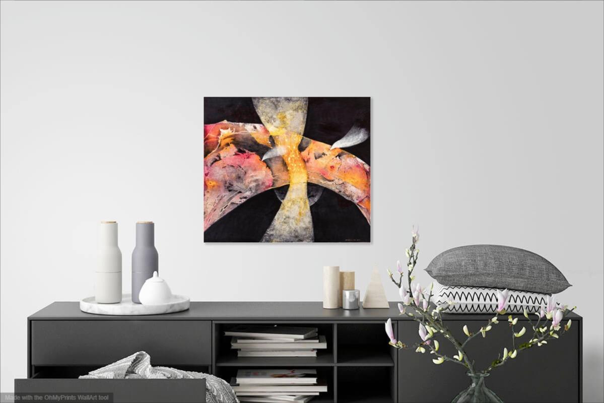 Croix au-dessus  Abat-jour noir orange et peintures abstraites rouges - Painting de Kathleen Cammarata