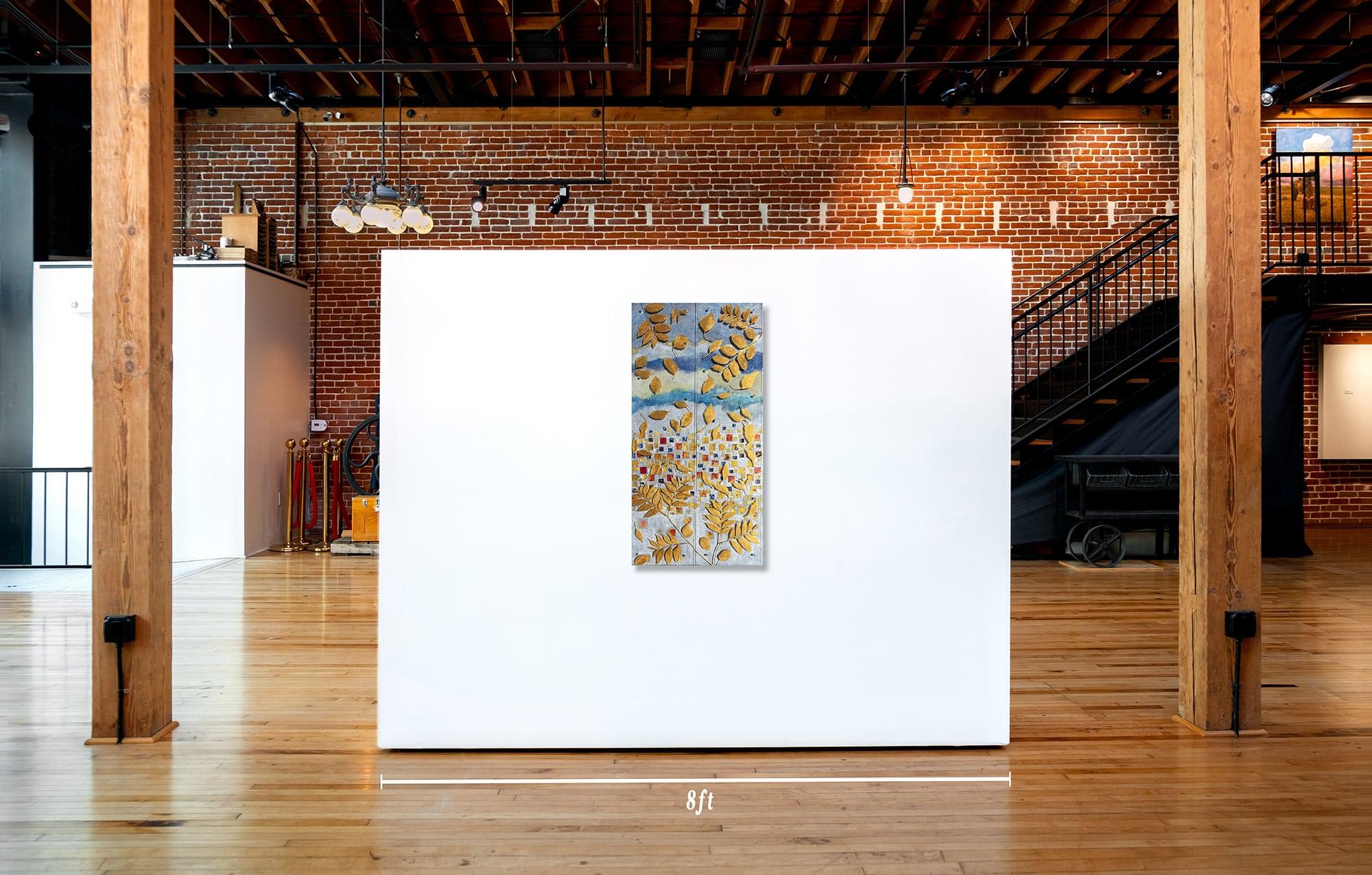 Es handelt sich um ein einzigartiges abstraktes Diptychon in Mischtechnik (antikes Seidenpapier, Farbstoff, Tinte, Papier, Plexiglas) der kalifornischen Künstlerin und Pädagogin Kathleen Kane-Murrell mit dem Titel 