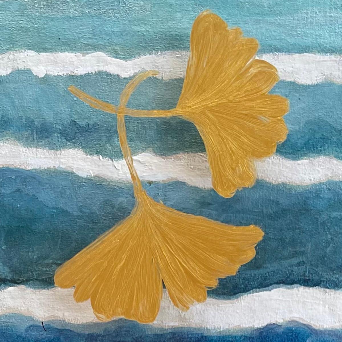 Dies ist eine von einer Art ursprünglichen gemischten Medien (Antike Seidenpapier, Farbstoff, Farbe, Plexiglas) Malerei zeigt schöne goldene Gingko Blätter vor abstraktem Hintergrund von Kalifornien Künstler und Pädagoge, Kathleen Kane-Murrell, mit