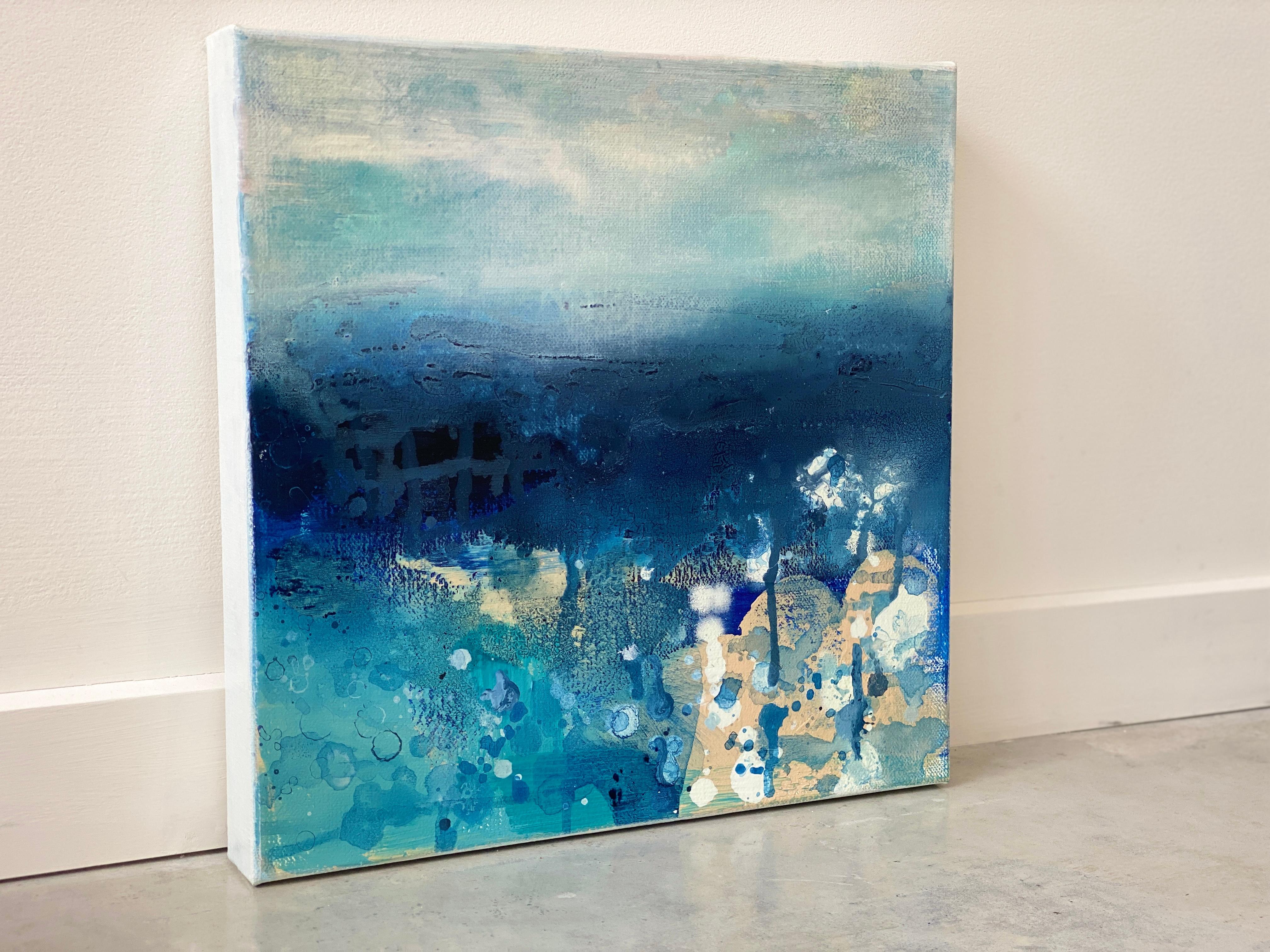 Plage no1  Petite peinture abstraite expressionniste océanique - Aquarelle - Bleu sable de mer - Expressionnisme abstrait Painting par Kathleen Rhee