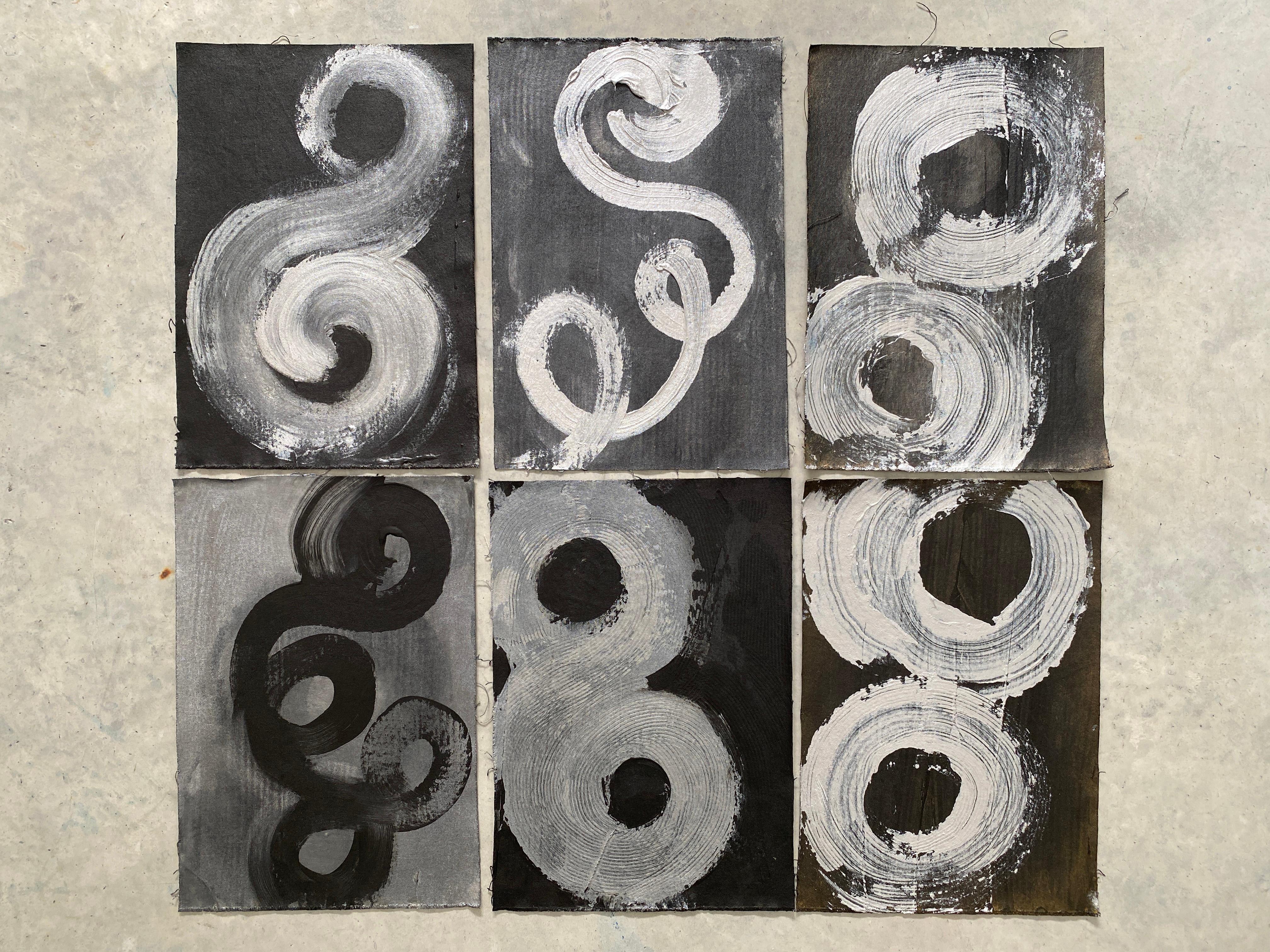 Minimalistische abstrakte Symbole Kollektion Tribal Silber Schwarze Wirbel Kreise Nr. 1 im Angebot 2