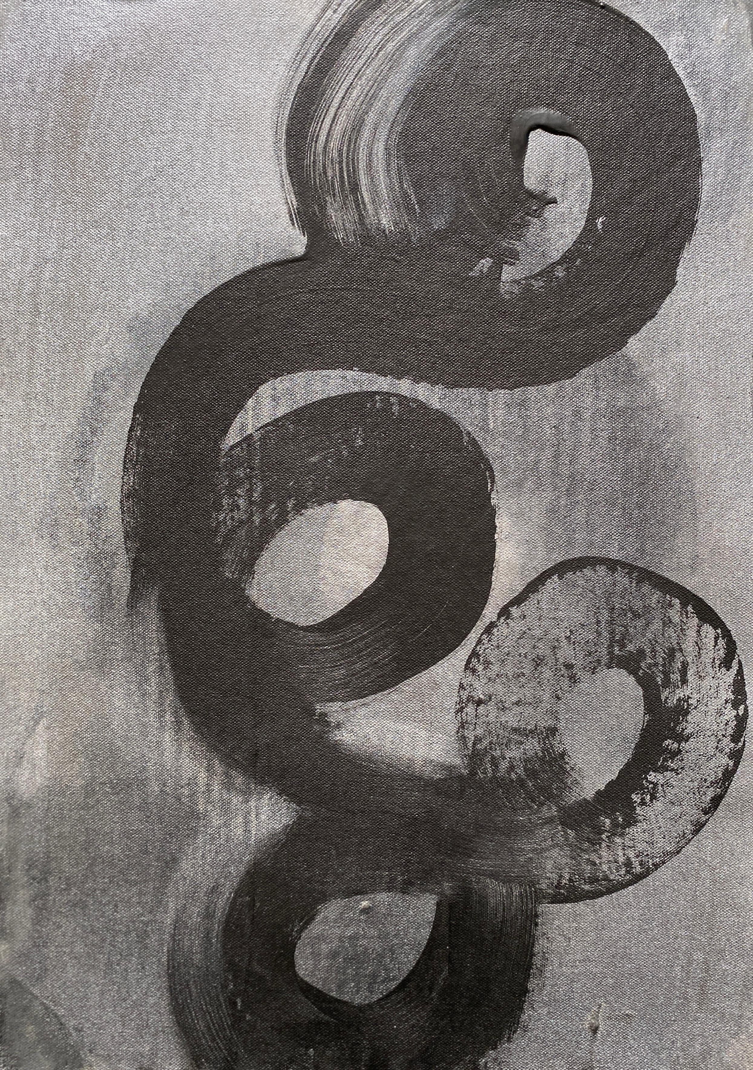 Kathleen Rhee Abstract Painting – Minimalistische abstrakte Symbole Kollektion Tribal Silber Schwarze Wirbel Kreise Nr. 1