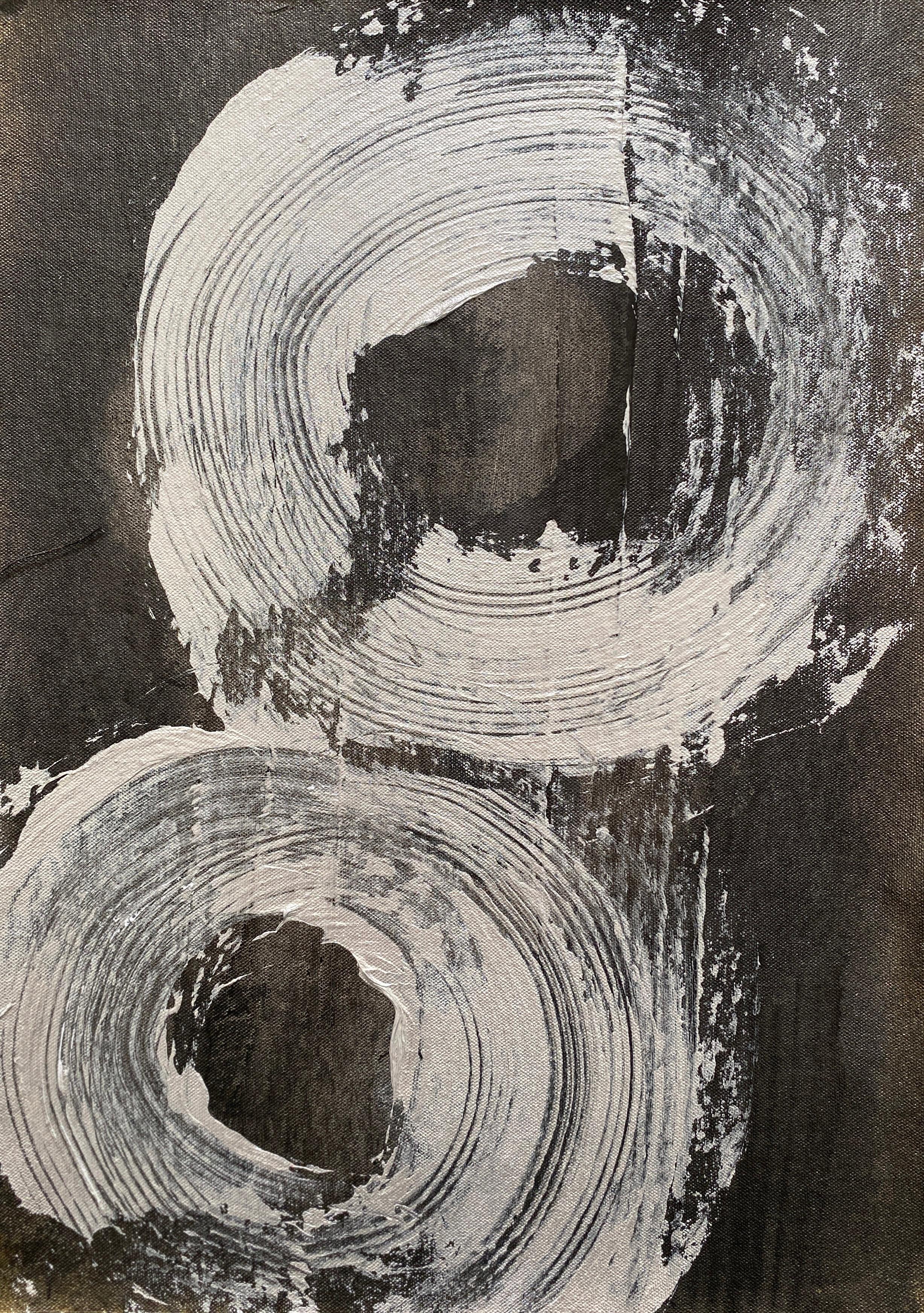 Kathleen Rhee Abstract Drawing – Minimalistische schwarz-weiße abstrakte geometrische silberne schwarze Wirbelkreise Nr. 6