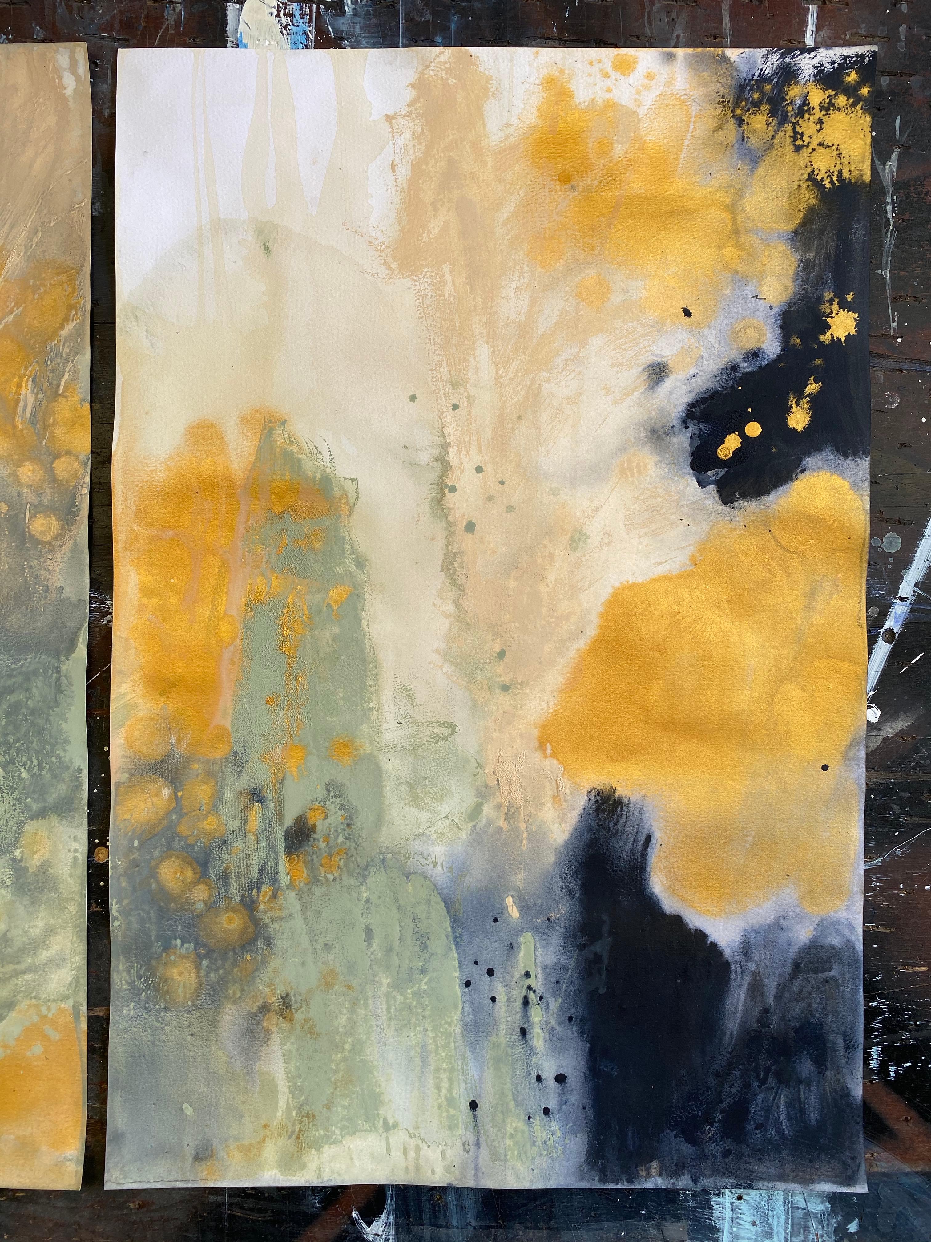 Organischer abstrakter Ausdrucksgemälde Schwarzgold Metallic Olivgrünes Papier no3 (Abstrakter Expressionismus), Painting, von Kathleen Rhee
