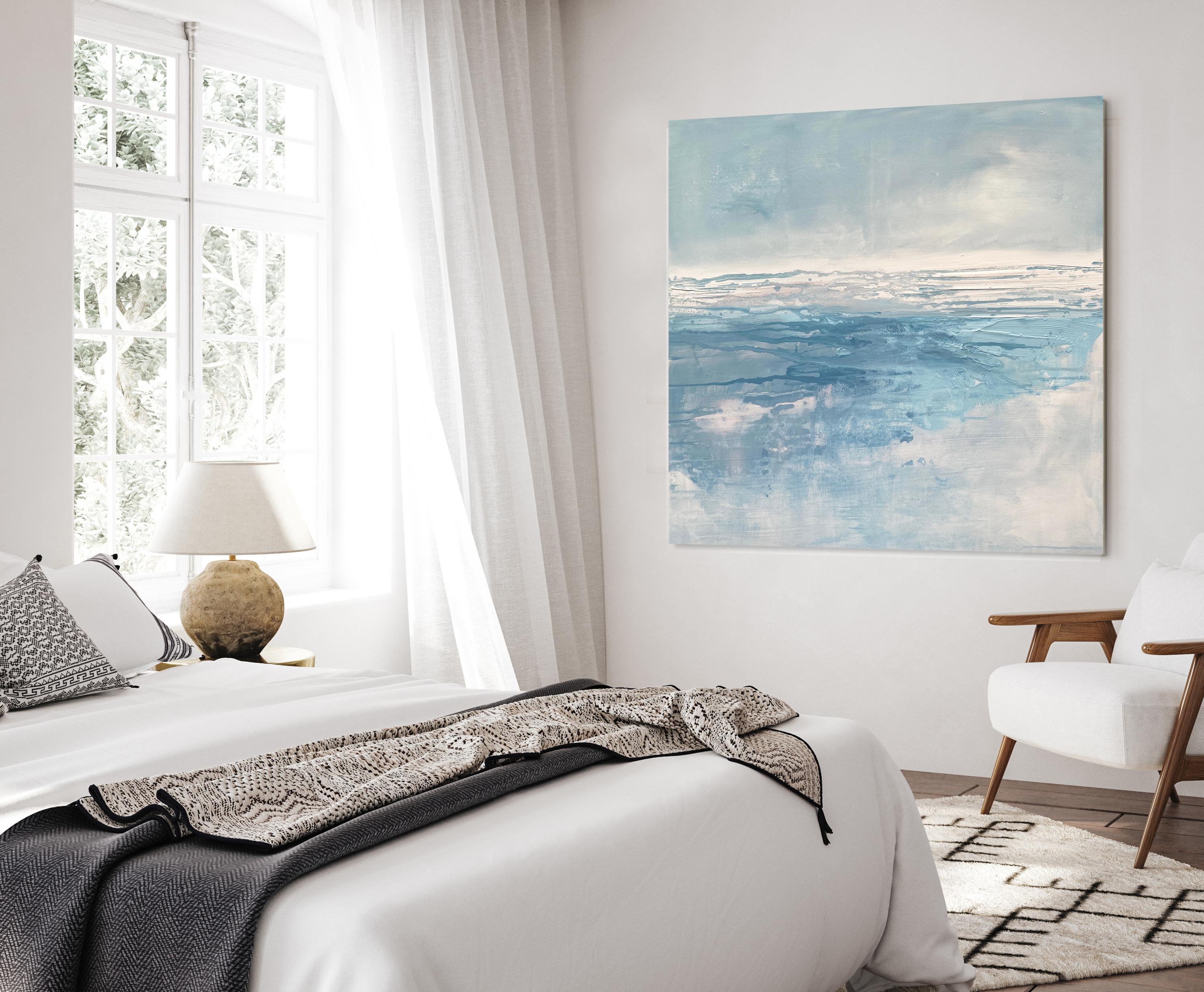 Lienzo azul minimalista abstracto paisaje oce�ánico azul claro agua blanca suave - Painting de Kathleen Rhee