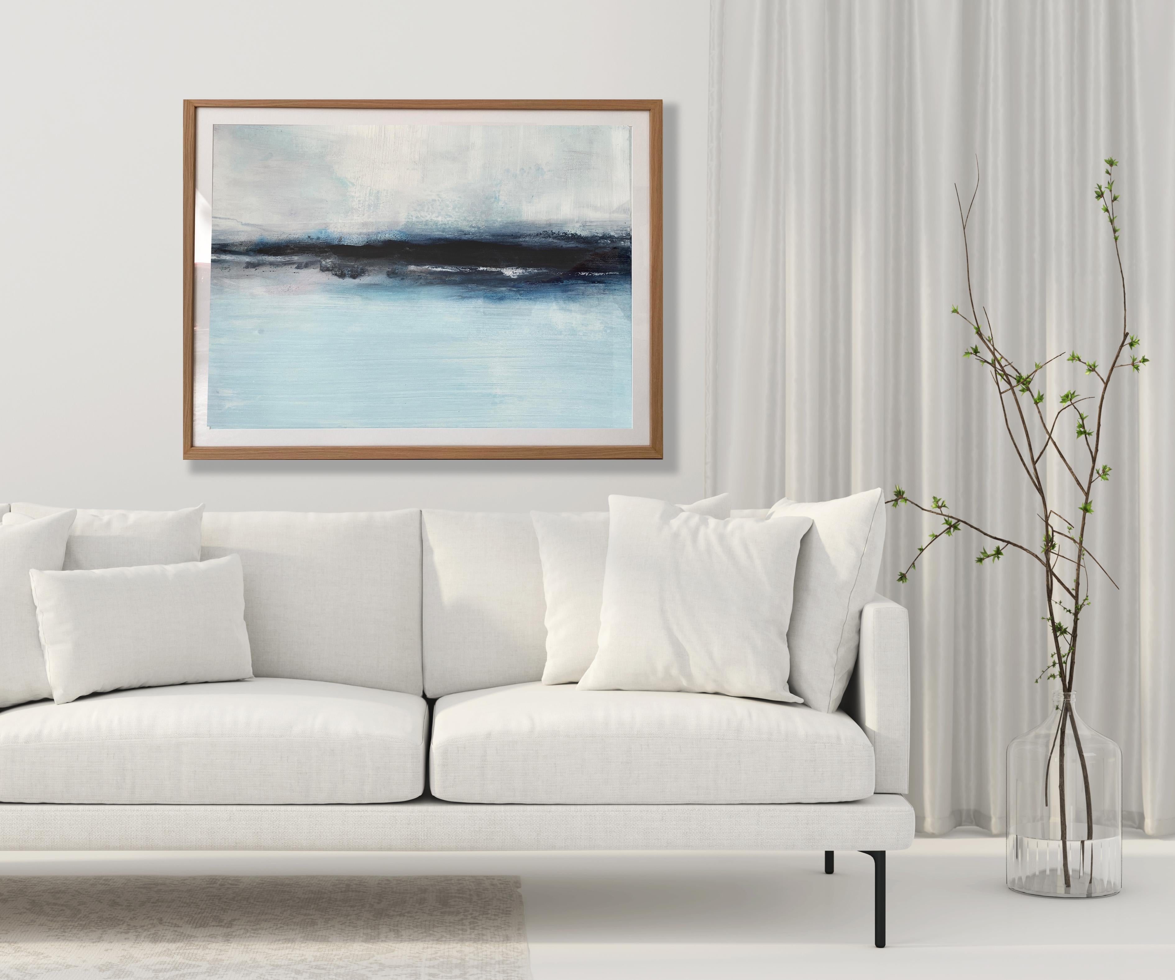 Minimalistisches Gemälde 2 Nordic Scandi gerahmte Landschaftsmalerei Papier blau-weiß – Painting von Kathleen Rhee