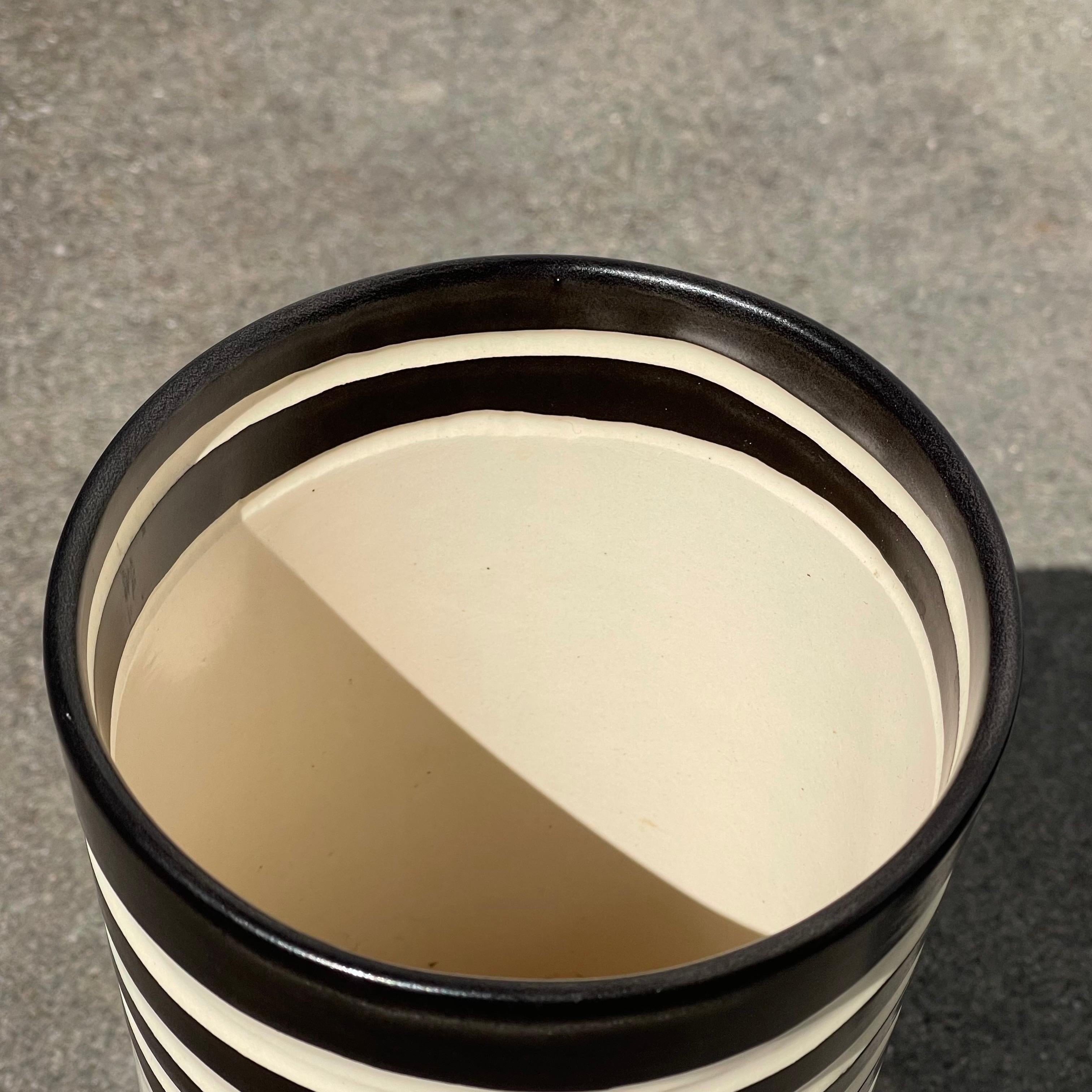 Kathy Erteman, nata nel 1952, Studio Artist Vaso in ceramica, Postmoderno, 1991 in vendita 4